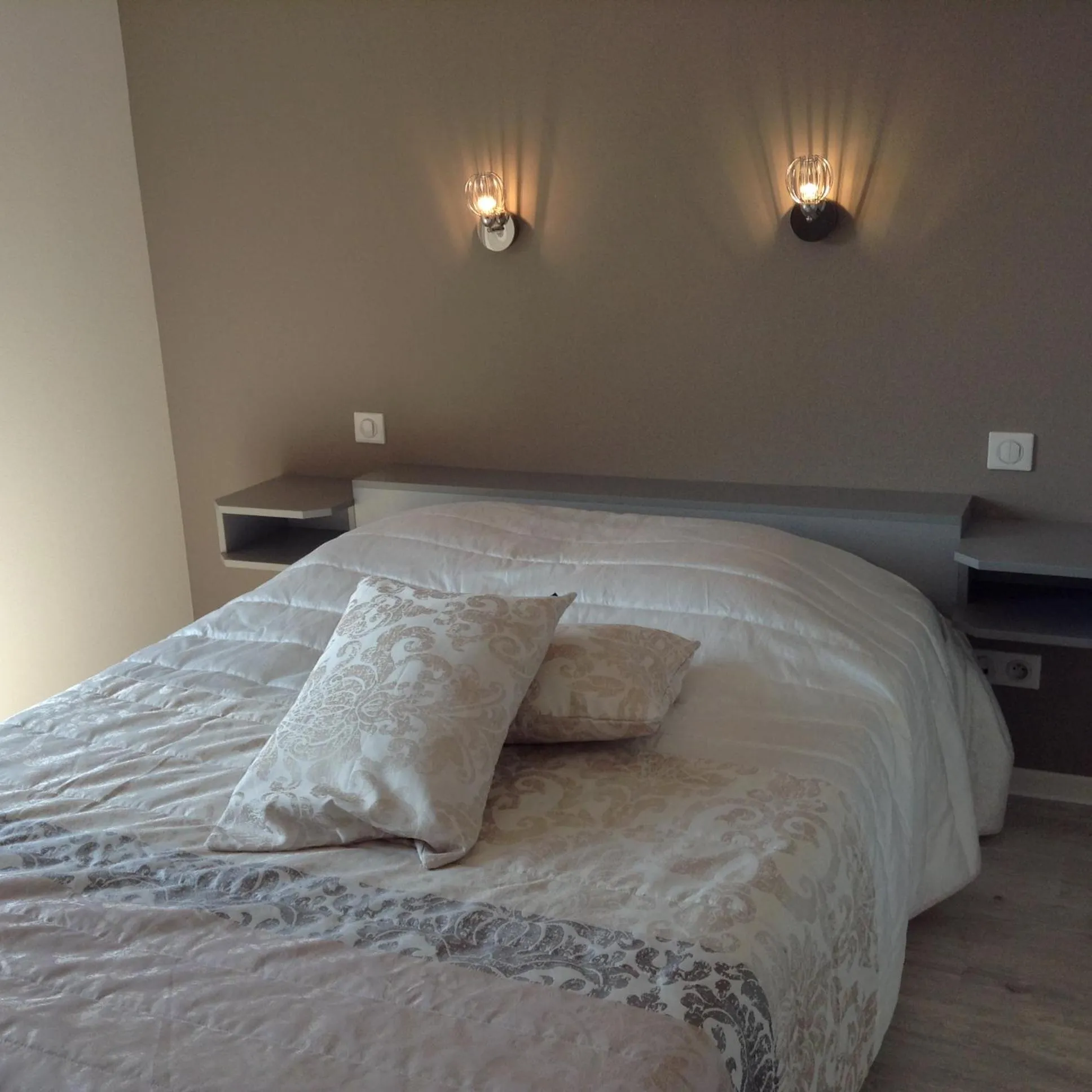 Bed in Hotel Restaurant A l'Ange