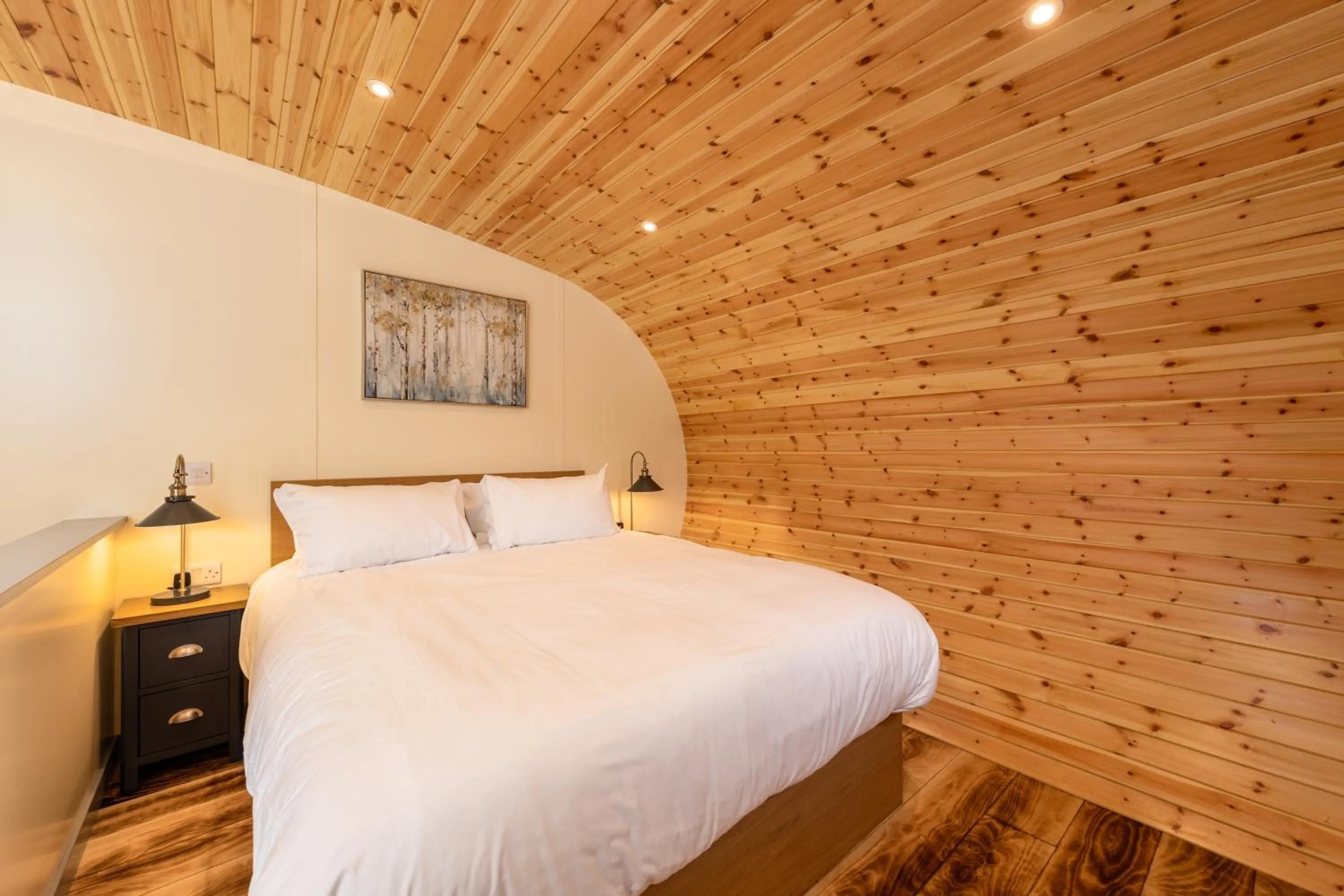 Bedroom, Bed in Newby Bridge Hotel