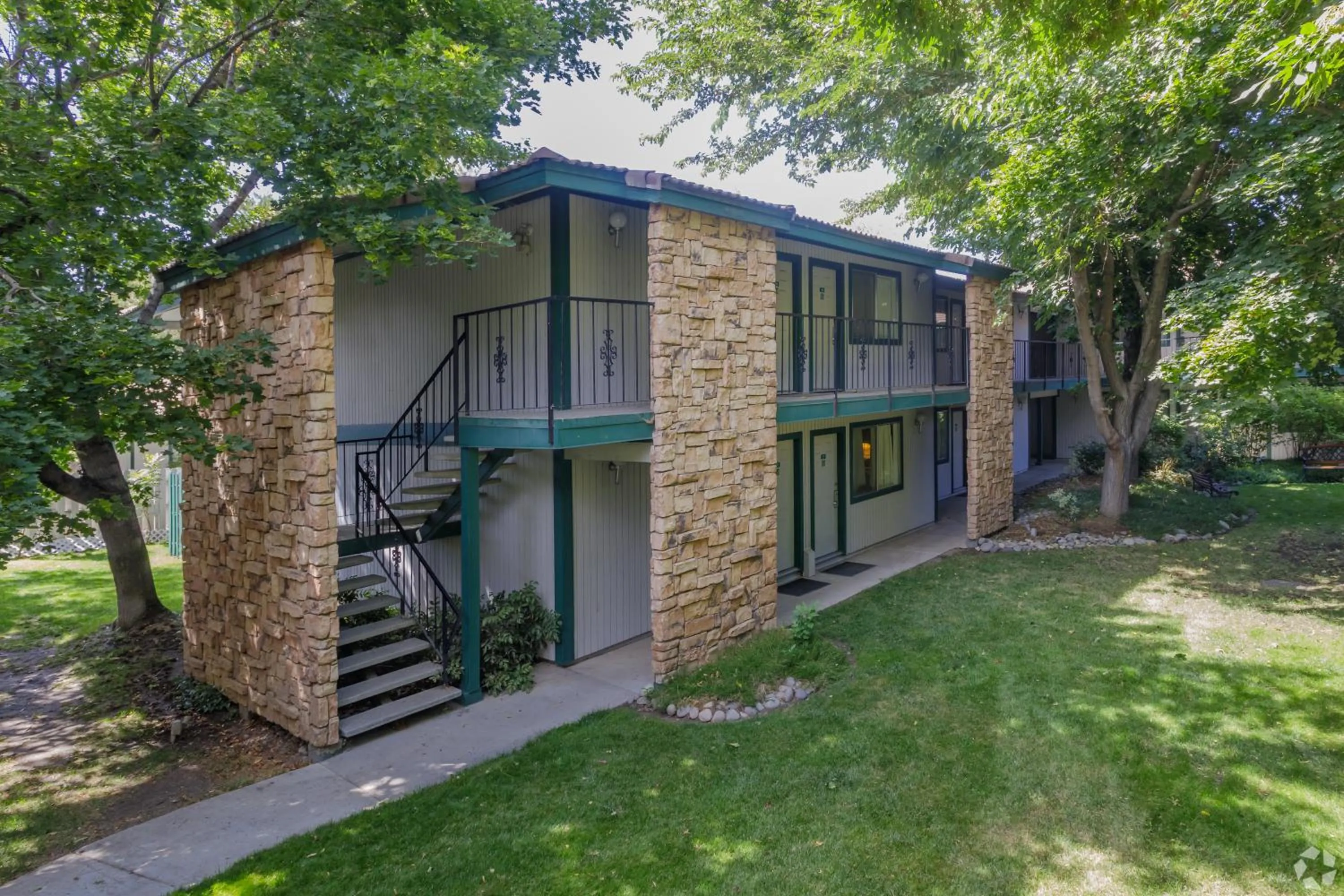 Property building in Thunderbird Resort Club