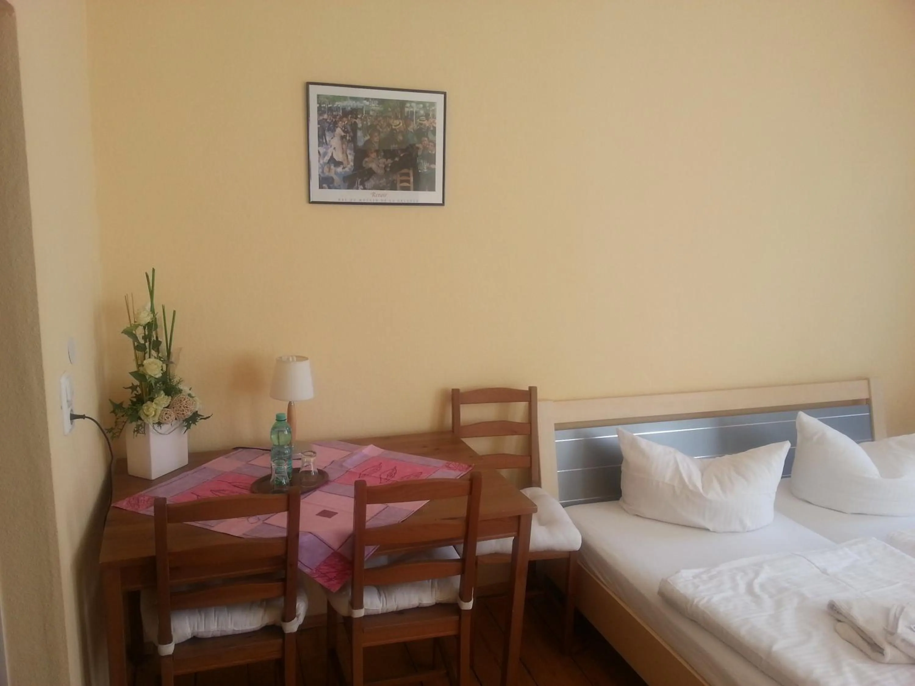 Photo of the whole room, Bed in Hotel-Café-Burg Stahleck