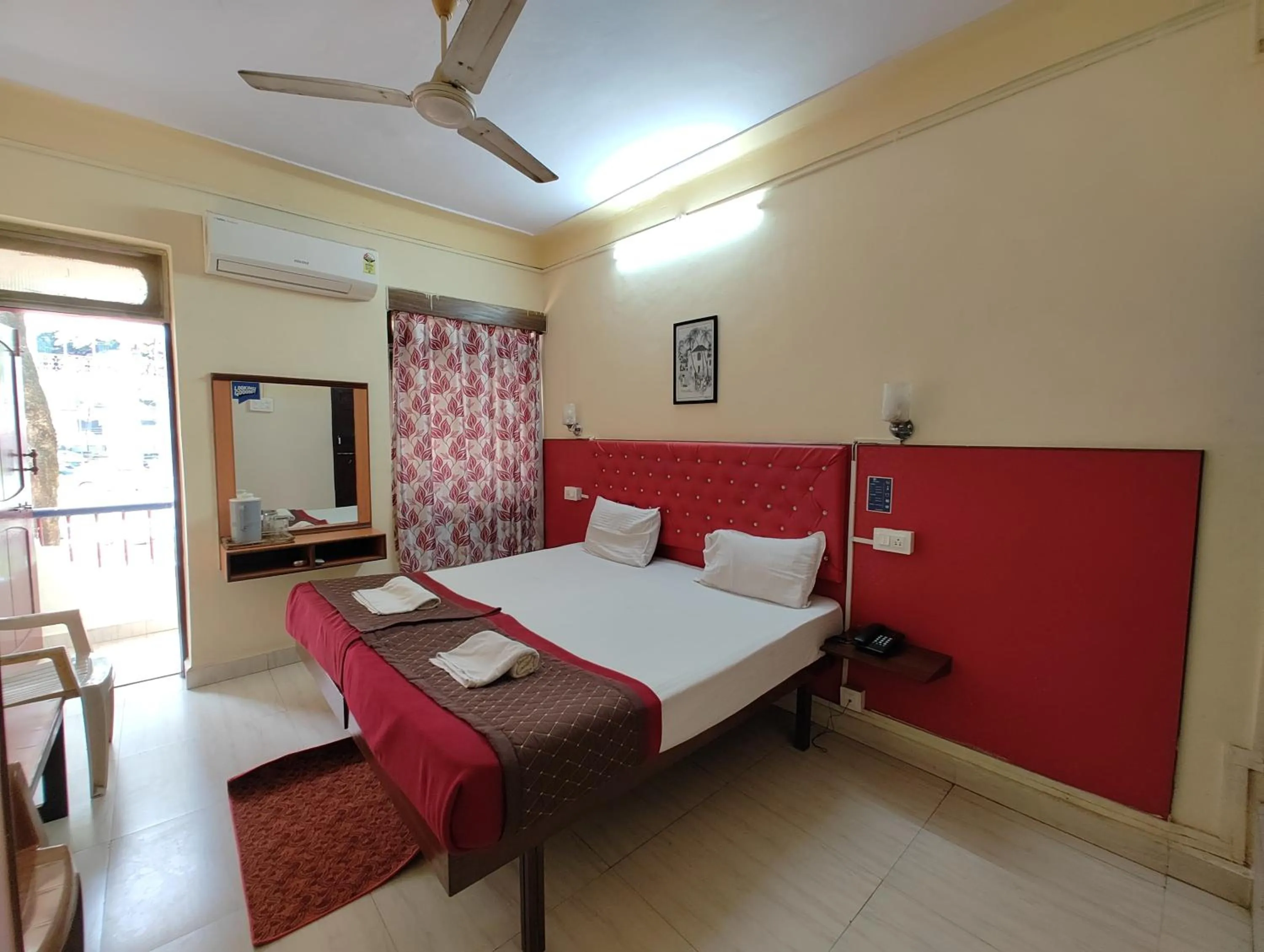 Bed in Sanman Hotels