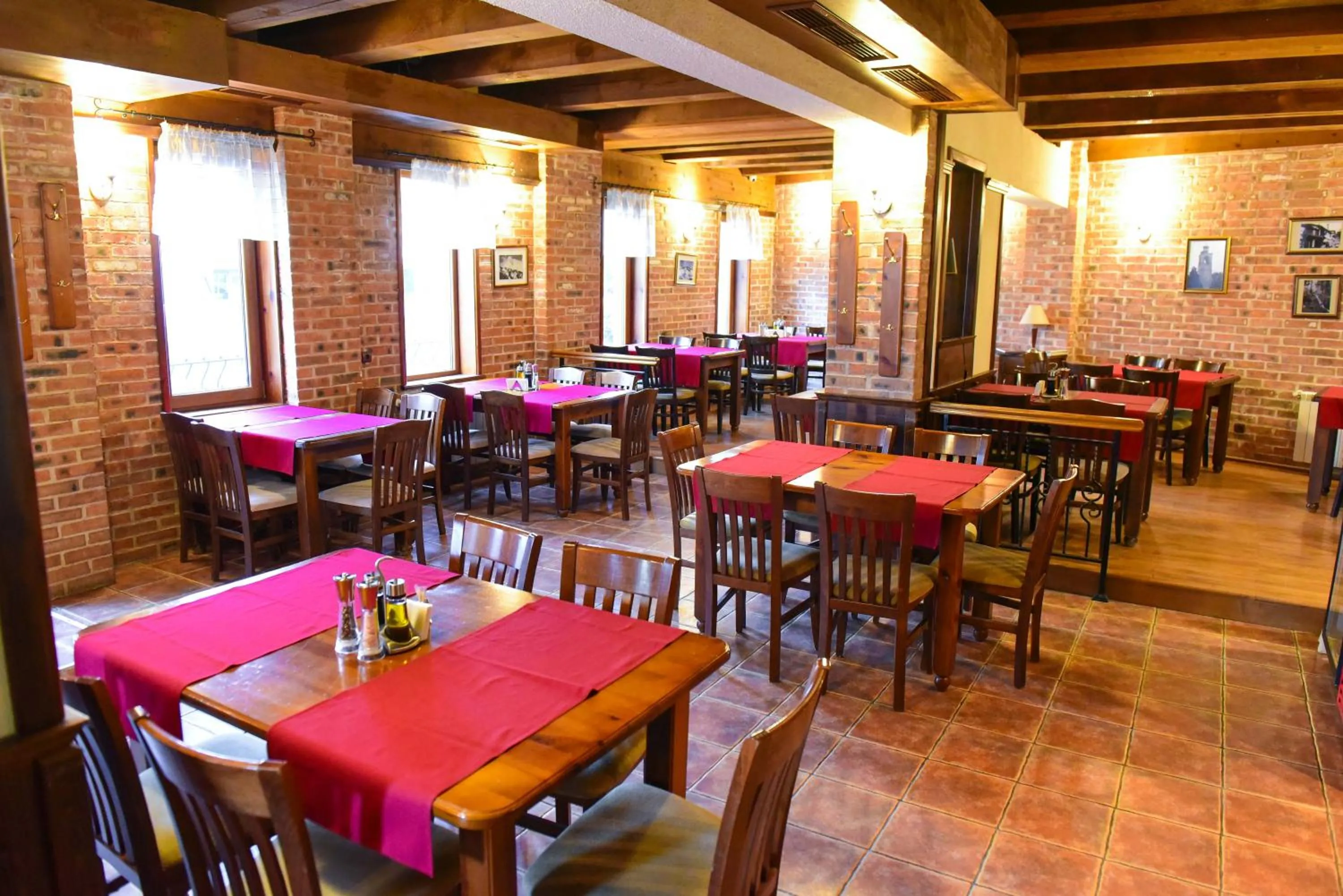 Restaurant/places to eat in Family Hotel Lazur