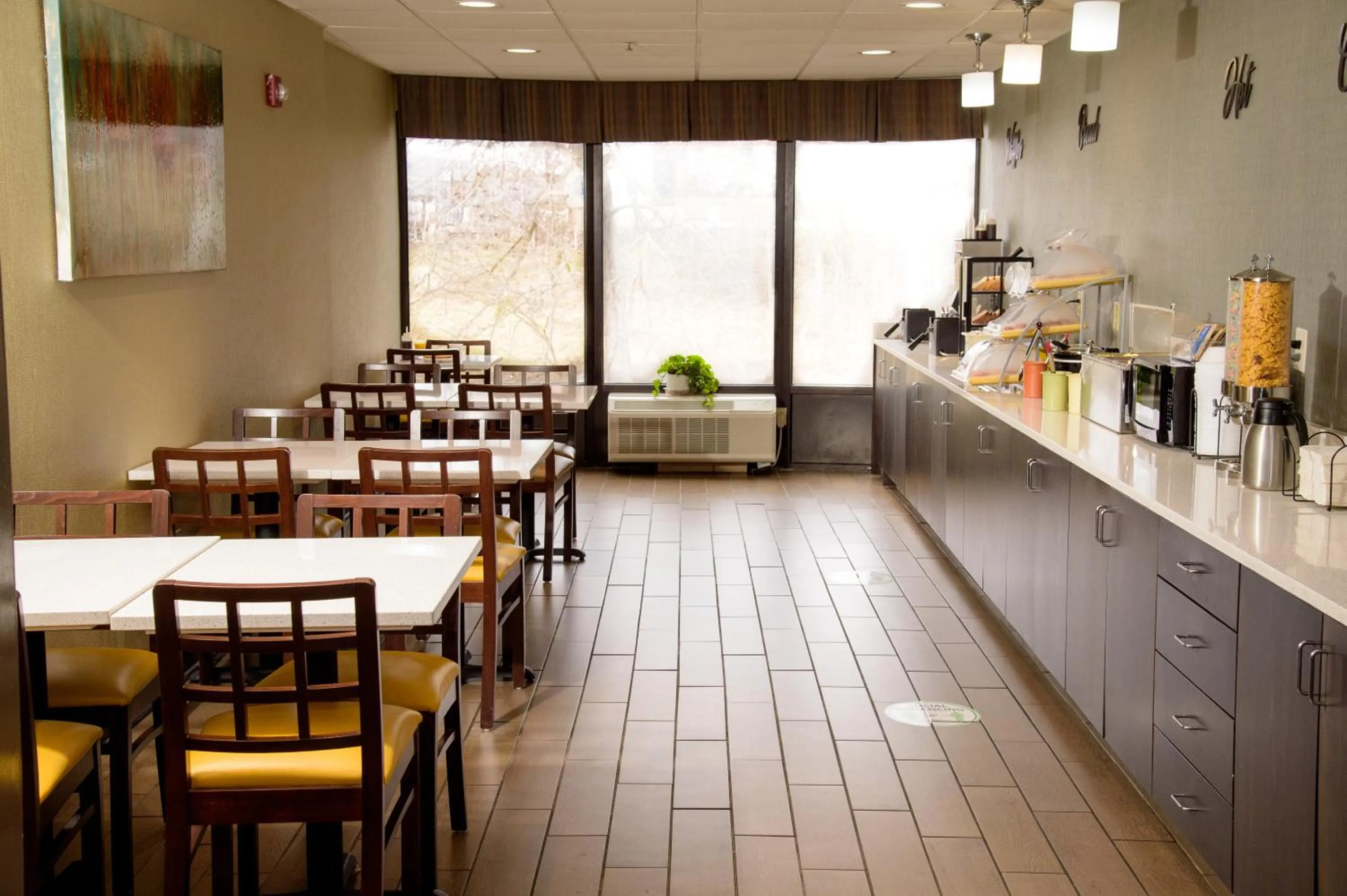 Dining area in Pigeon River Inn