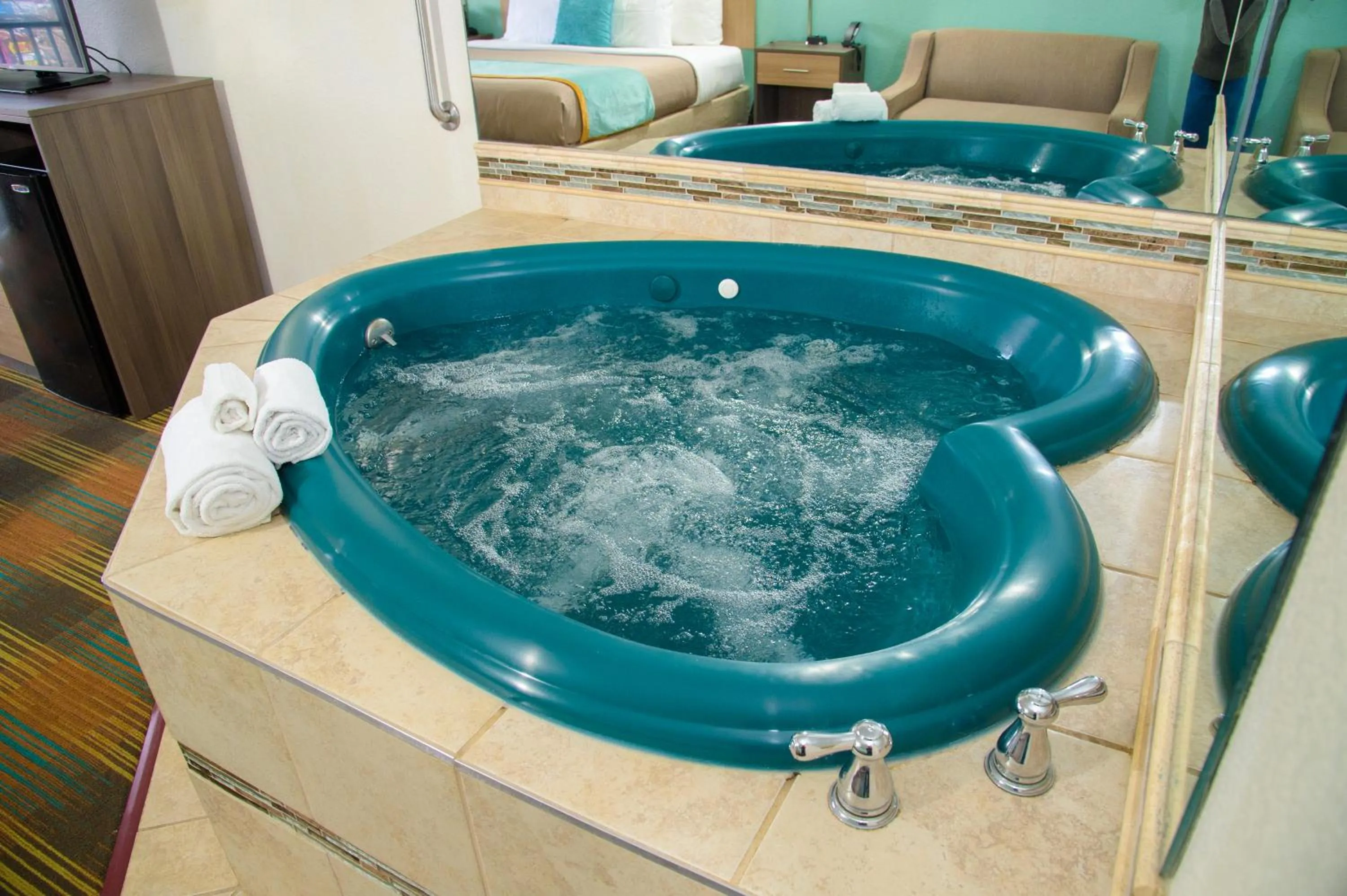 Hot Tub in Pigeon River Inn