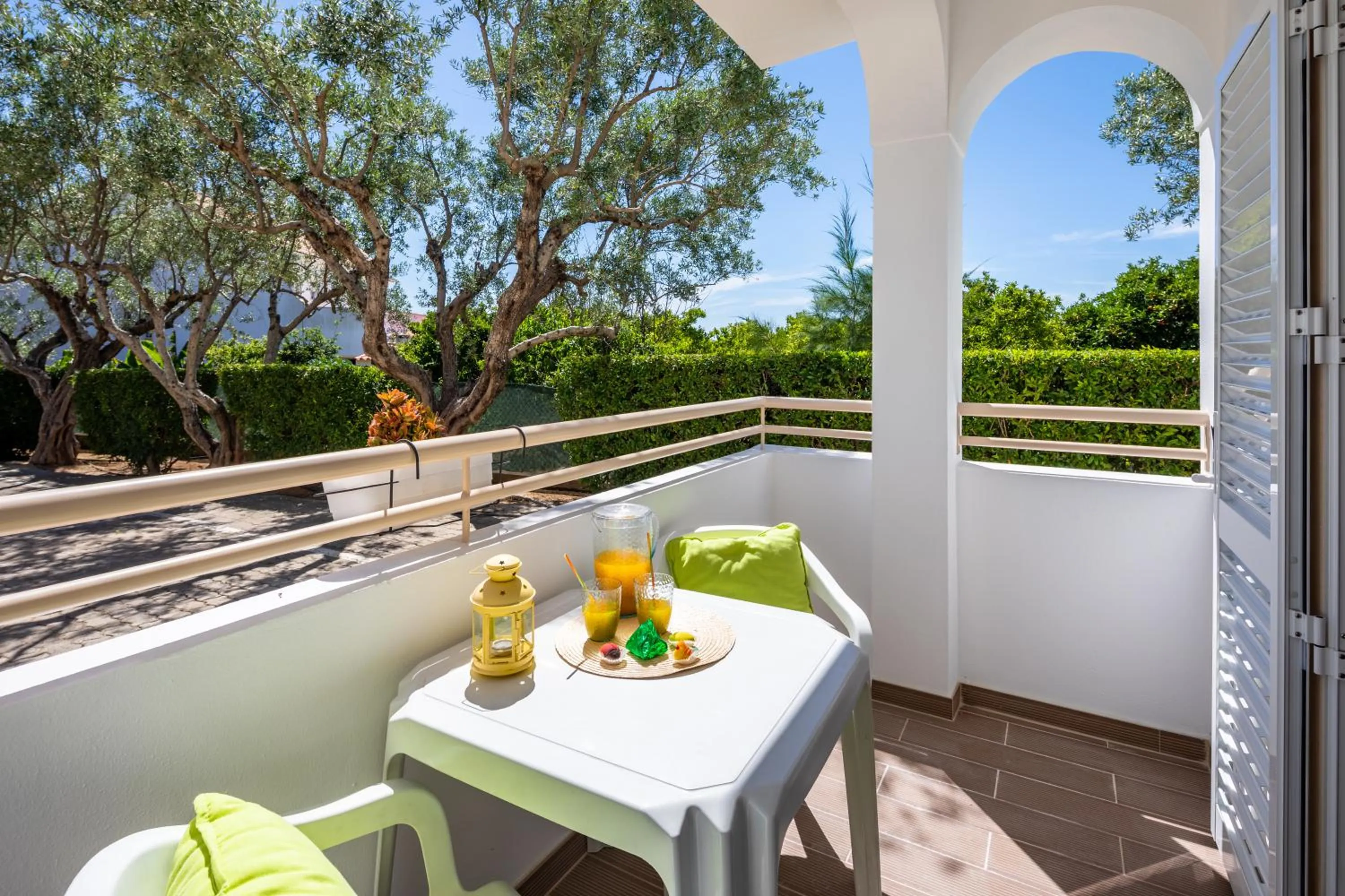 Spring in Apartamentos Flor da Laranja, Albufeira by AlgarveBlossom