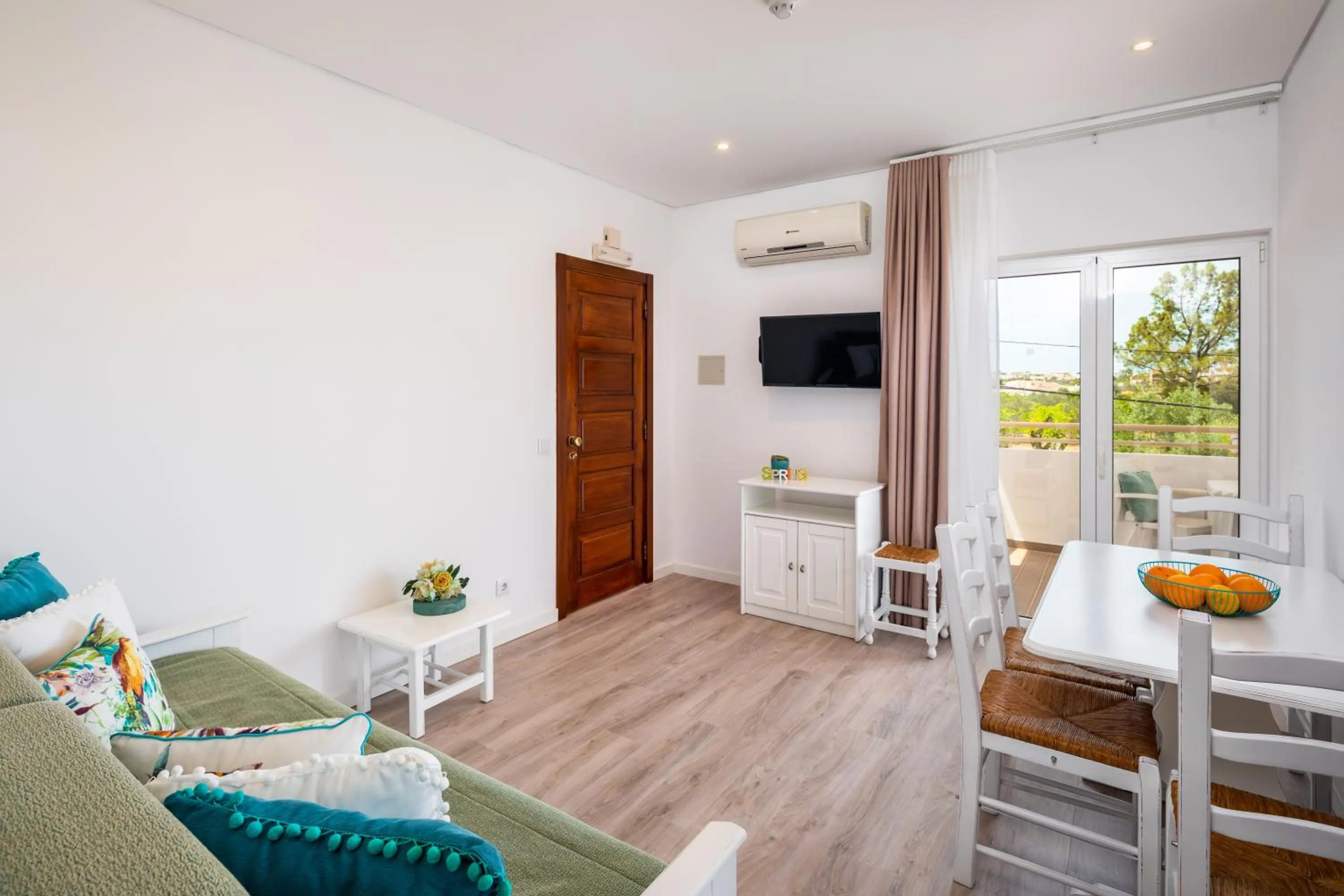 TV and multimedia in Apartamentos Flor da Laranja, Albufeira by AlgarveBlossom