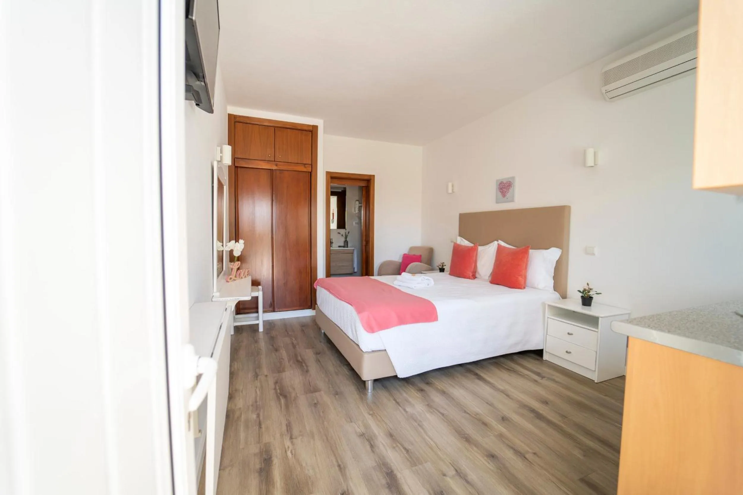 Photo of the whole room, Bed in Apartamentos Flor da Laranja, Albufeira by AlgarveBlossom