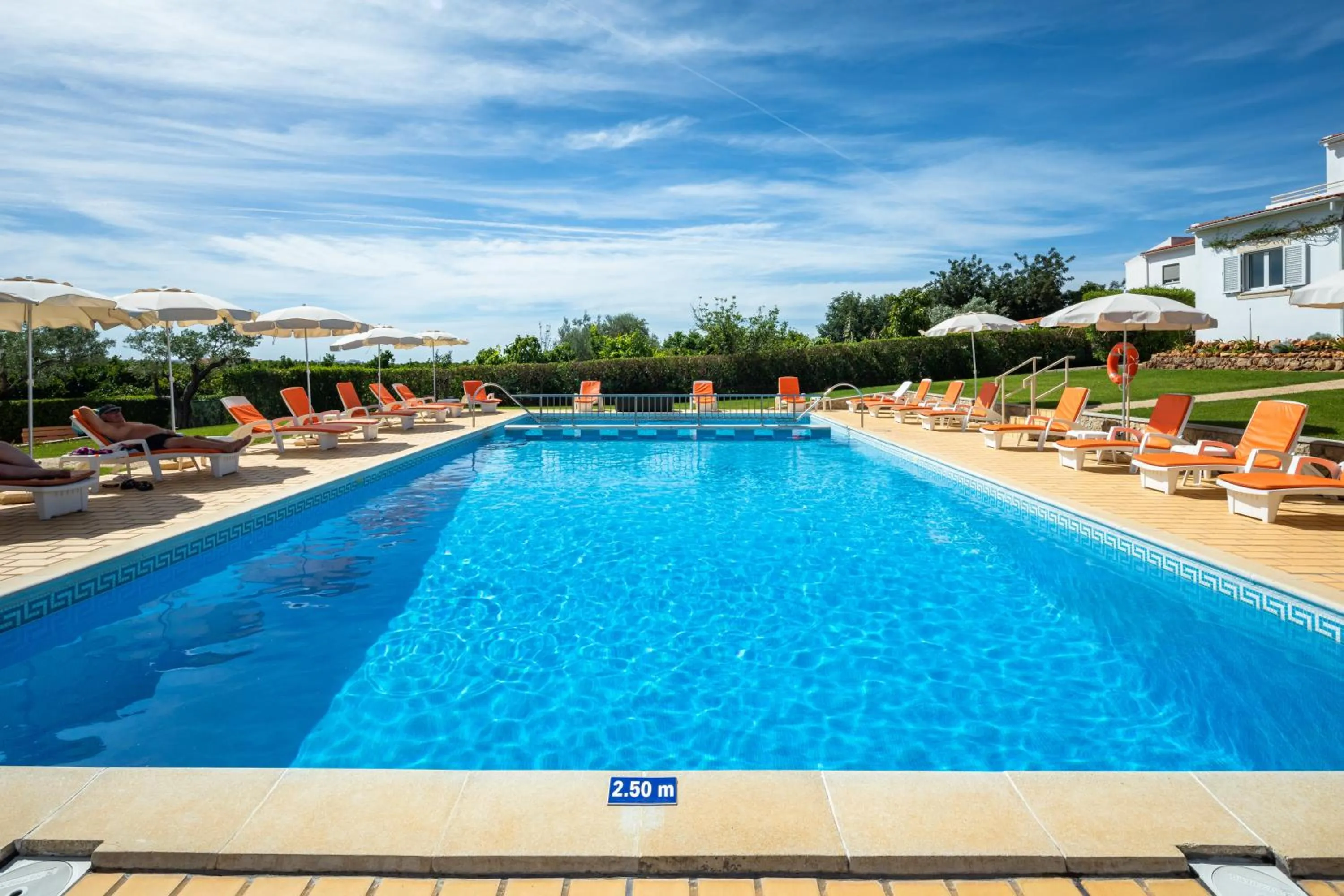 Swimming pool in Apartamentos Flor da Laranja, Albufeira by AlgarveBlossom