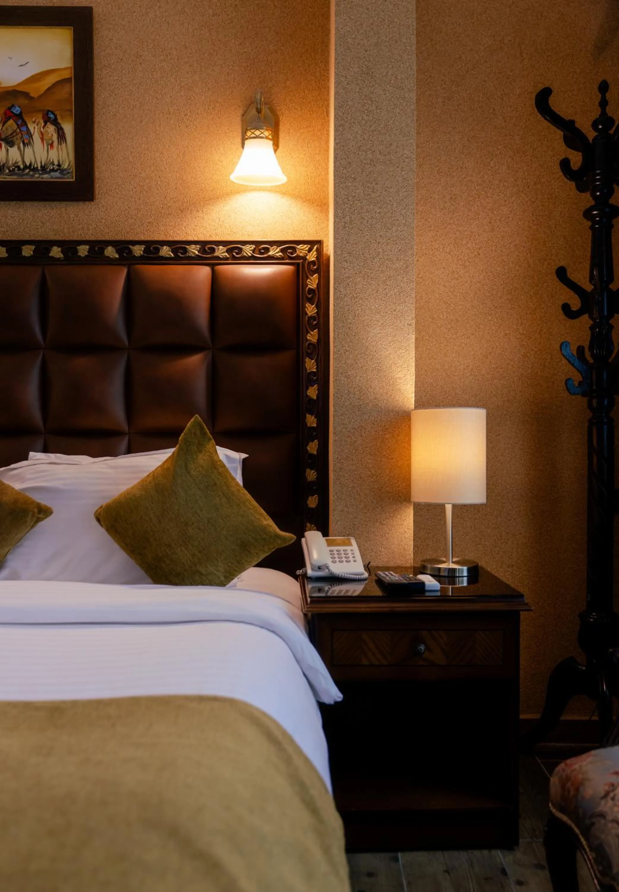 Bed in Town Season Hotel