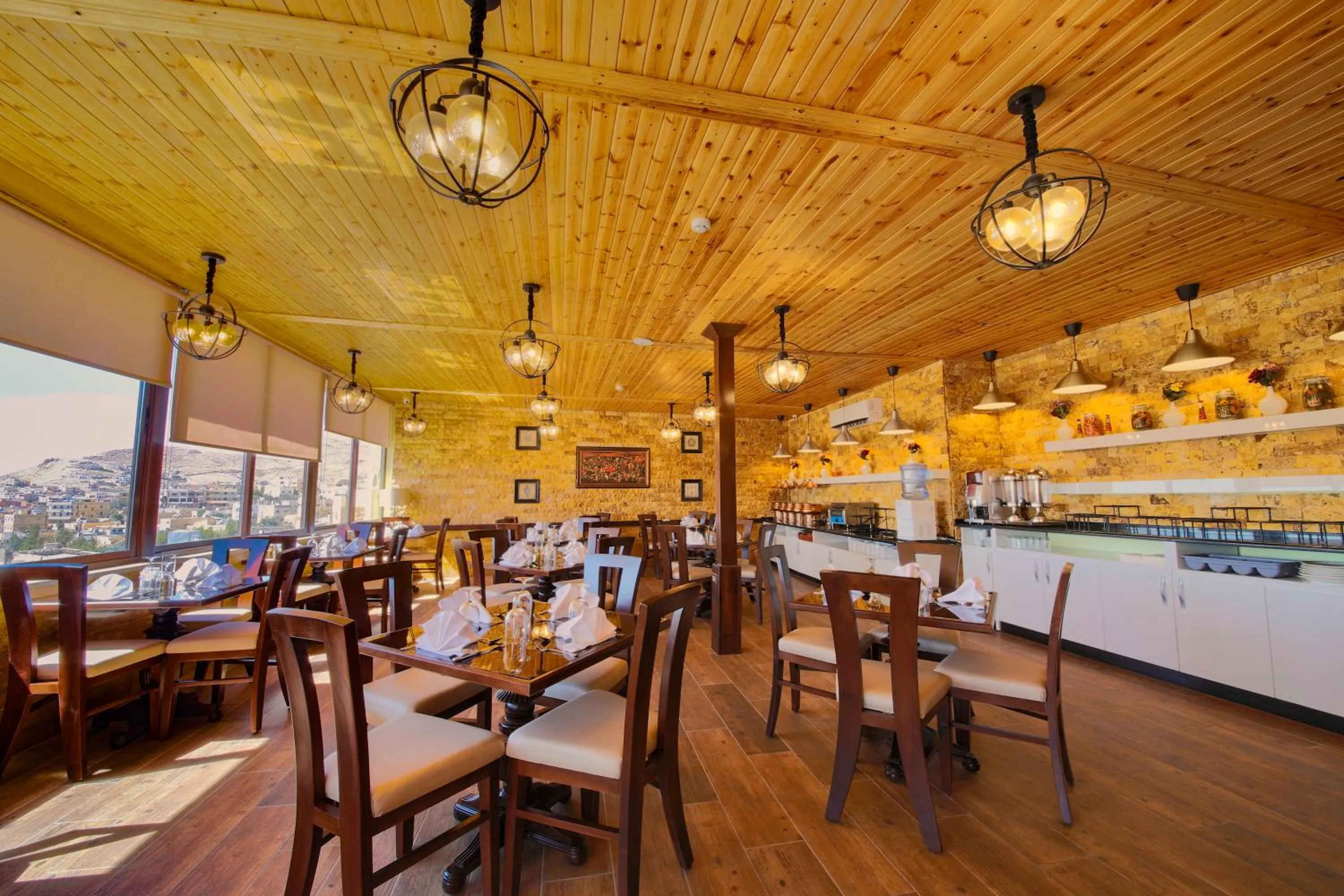 Restaurant/places to eat in Town Season Hotel