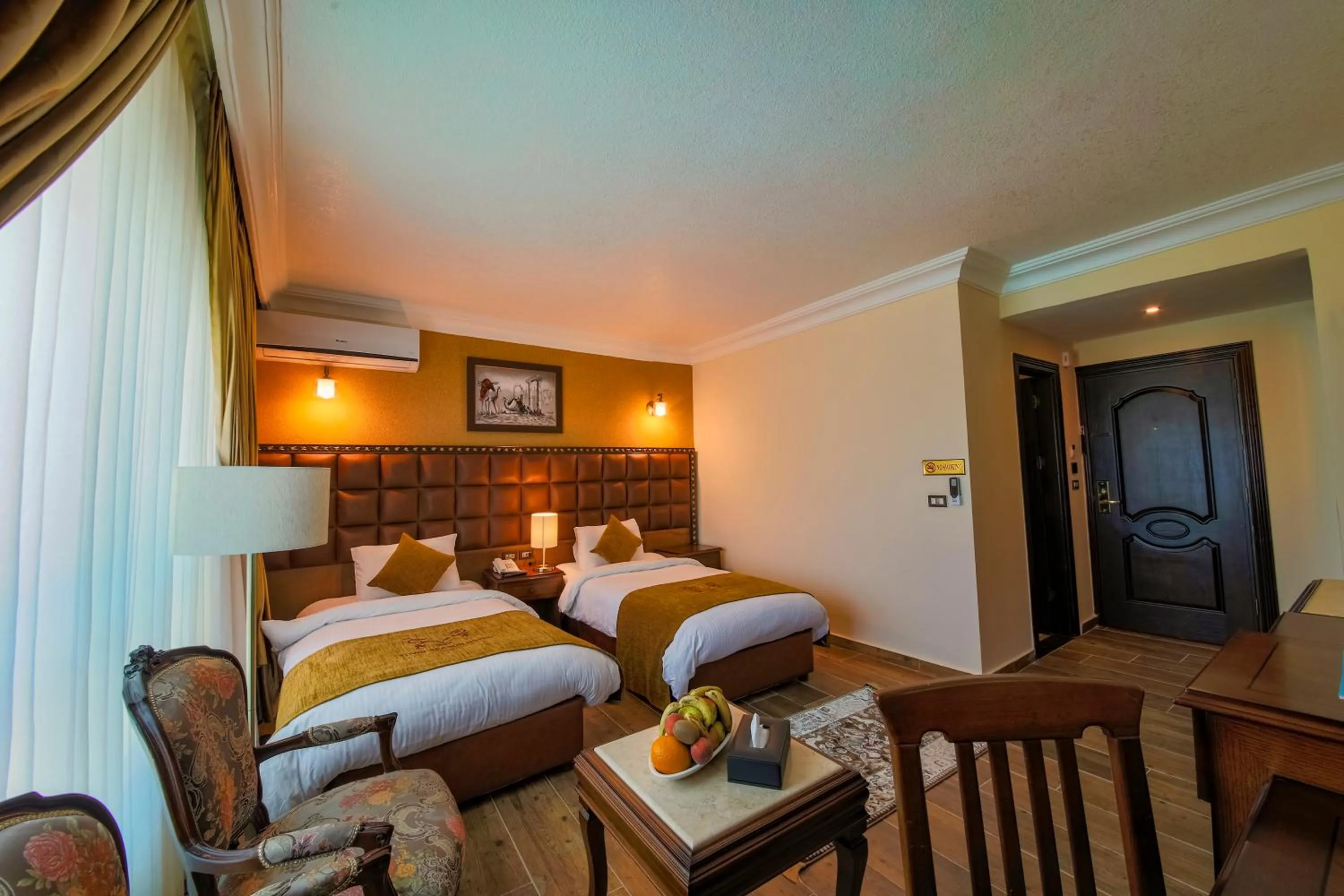 Bed in Town Season Hotel