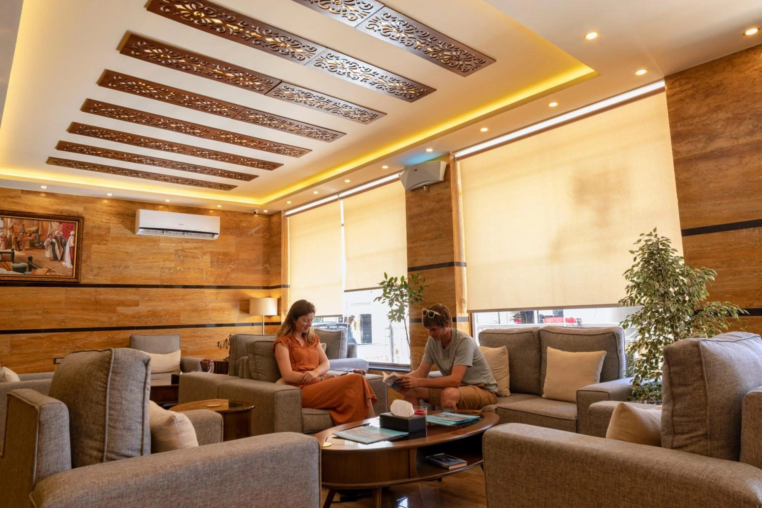 Communal lounge/ TV room in Town Season Hotel