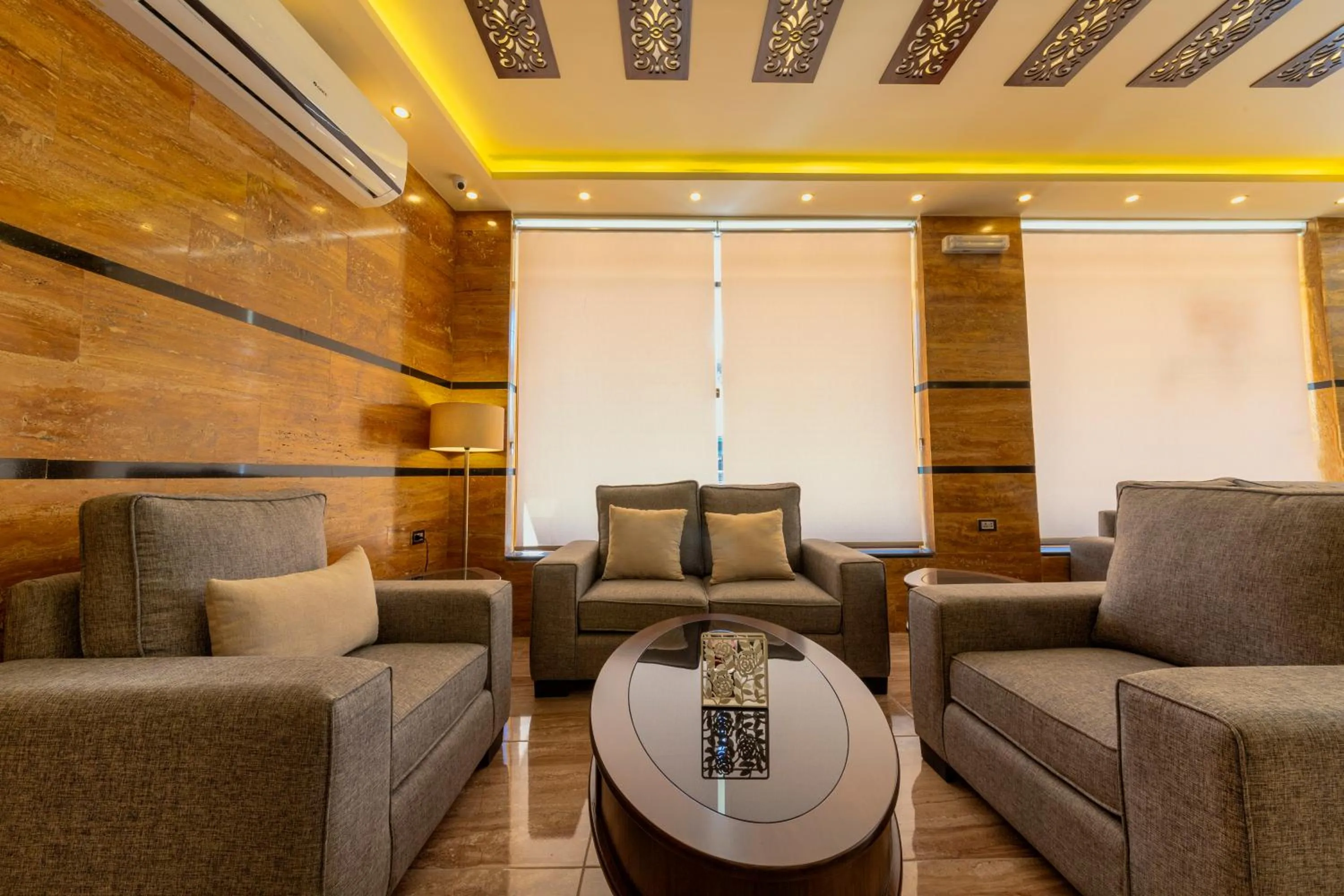 Communal lounge/ TV room in Town Season Hotel