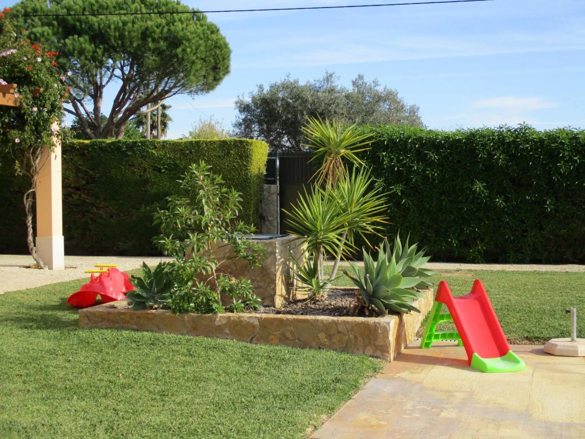 Children play ground in Apartamentos Monte dos Avós, Albufeira by AlgarveBlossom
