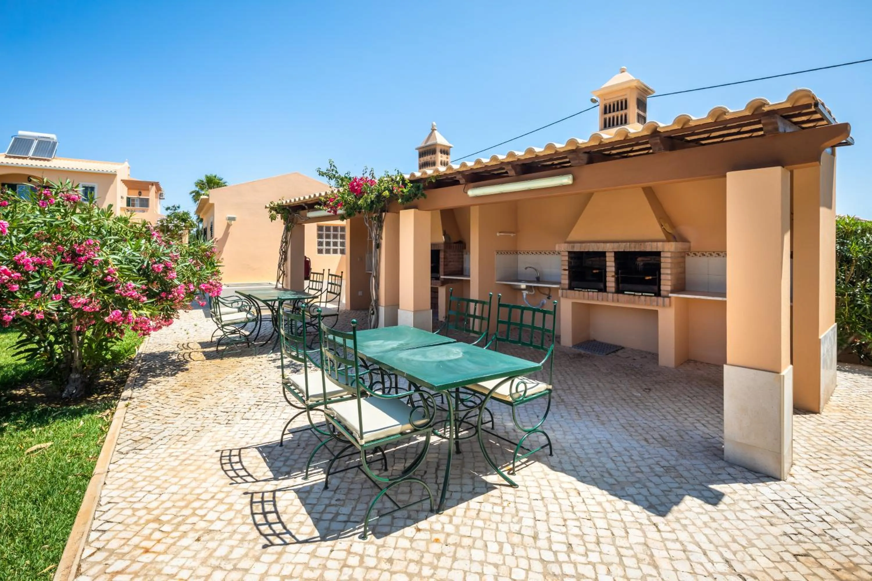 BBQ facilities in Apartamentos Monte dos Avós, Albufeira by AlgarveBlossom