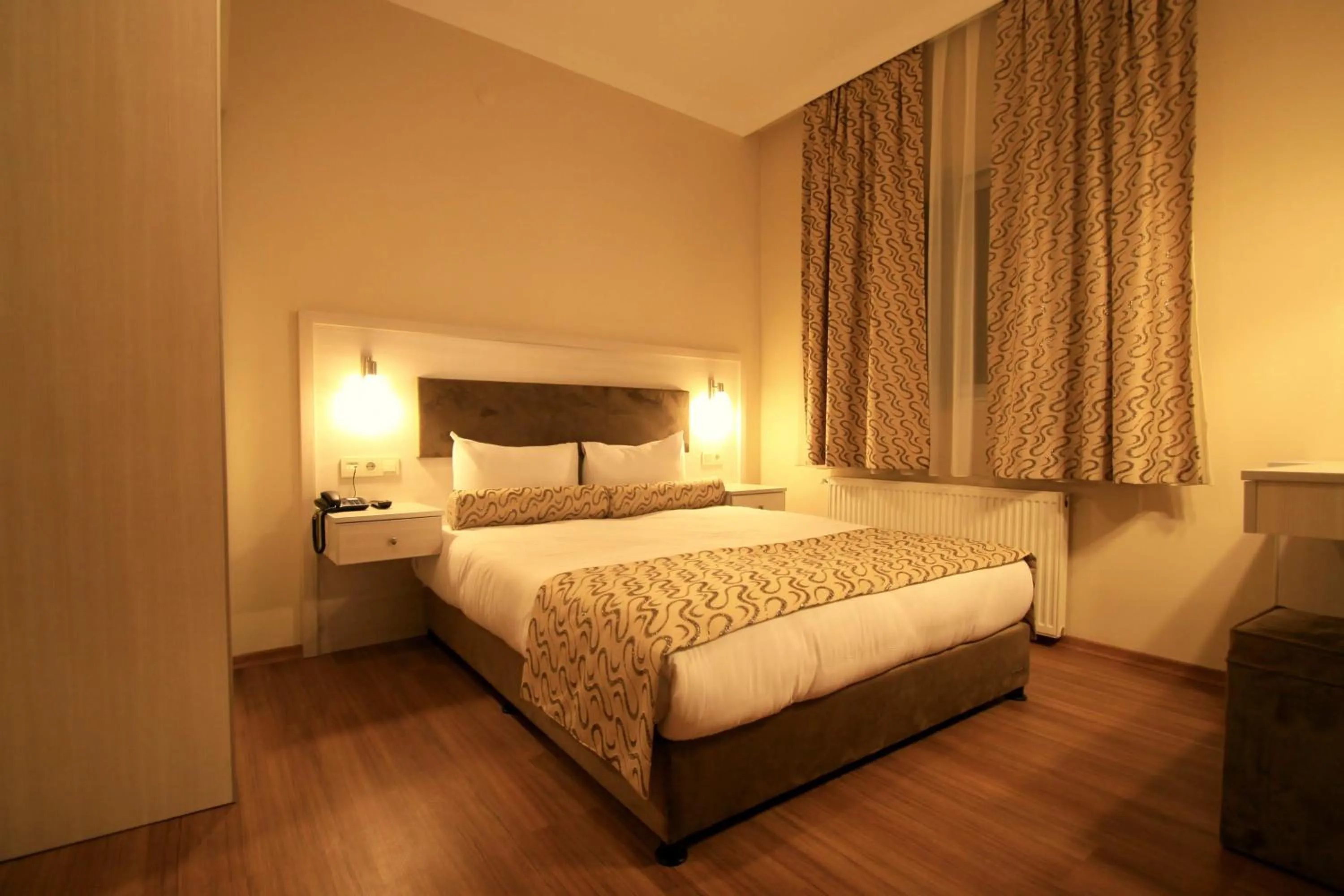 Photo of the whole room, Bed in Grand Zeybek Hotel