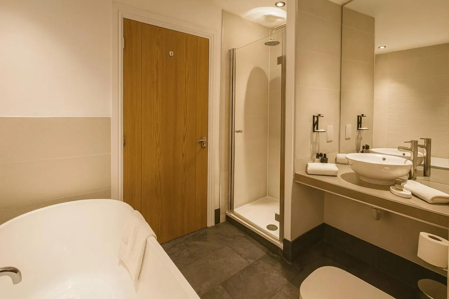 Shower in Kings Arms Hotel