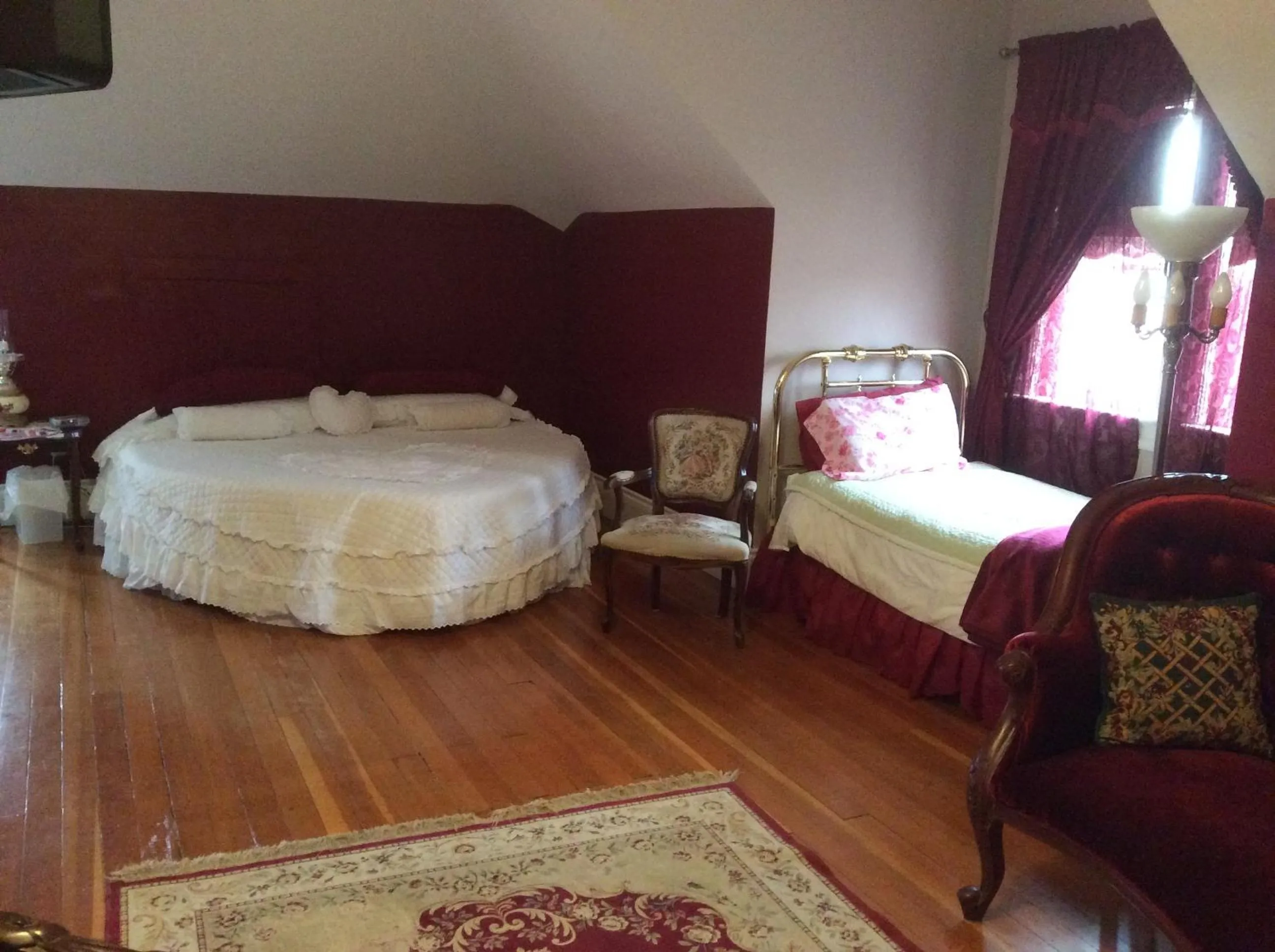 Bed in Wakamow Heights Bed and Breakfast