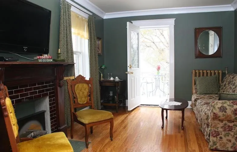Seating area in Wakamow Heights Bed and Breakfast