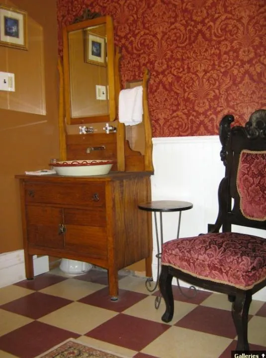Bathroom in Wakamow Heights Bed and Breakfast
