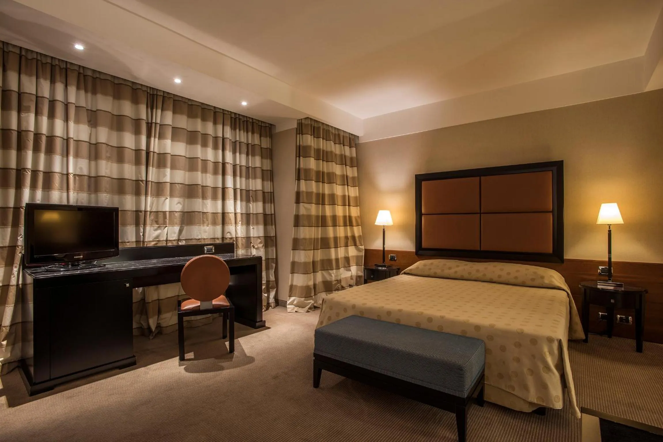 Photo of the whole room, Bed in Ergife Palace Hotel