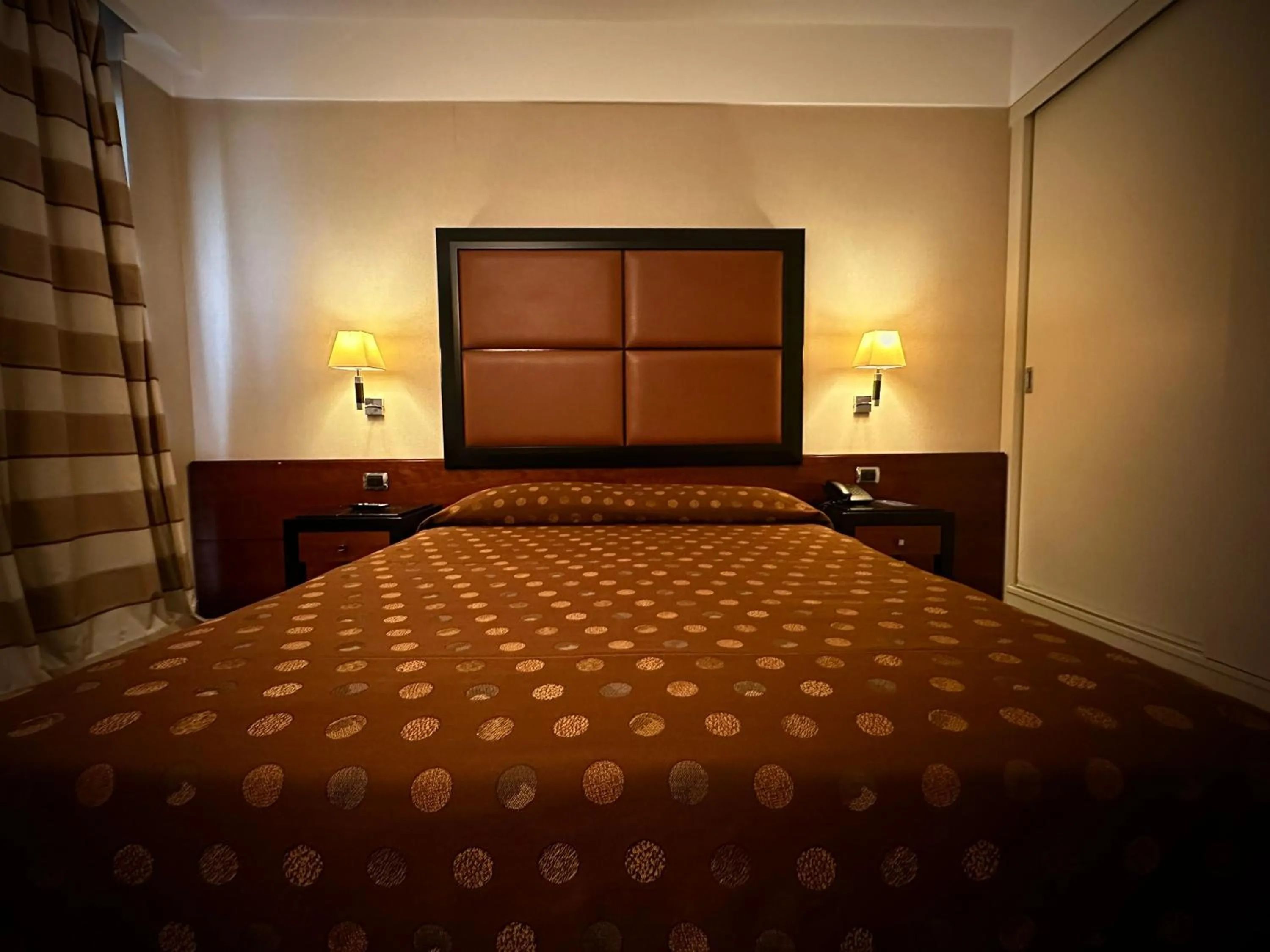 Bedroom, Bed in Ergife Palace Hotel