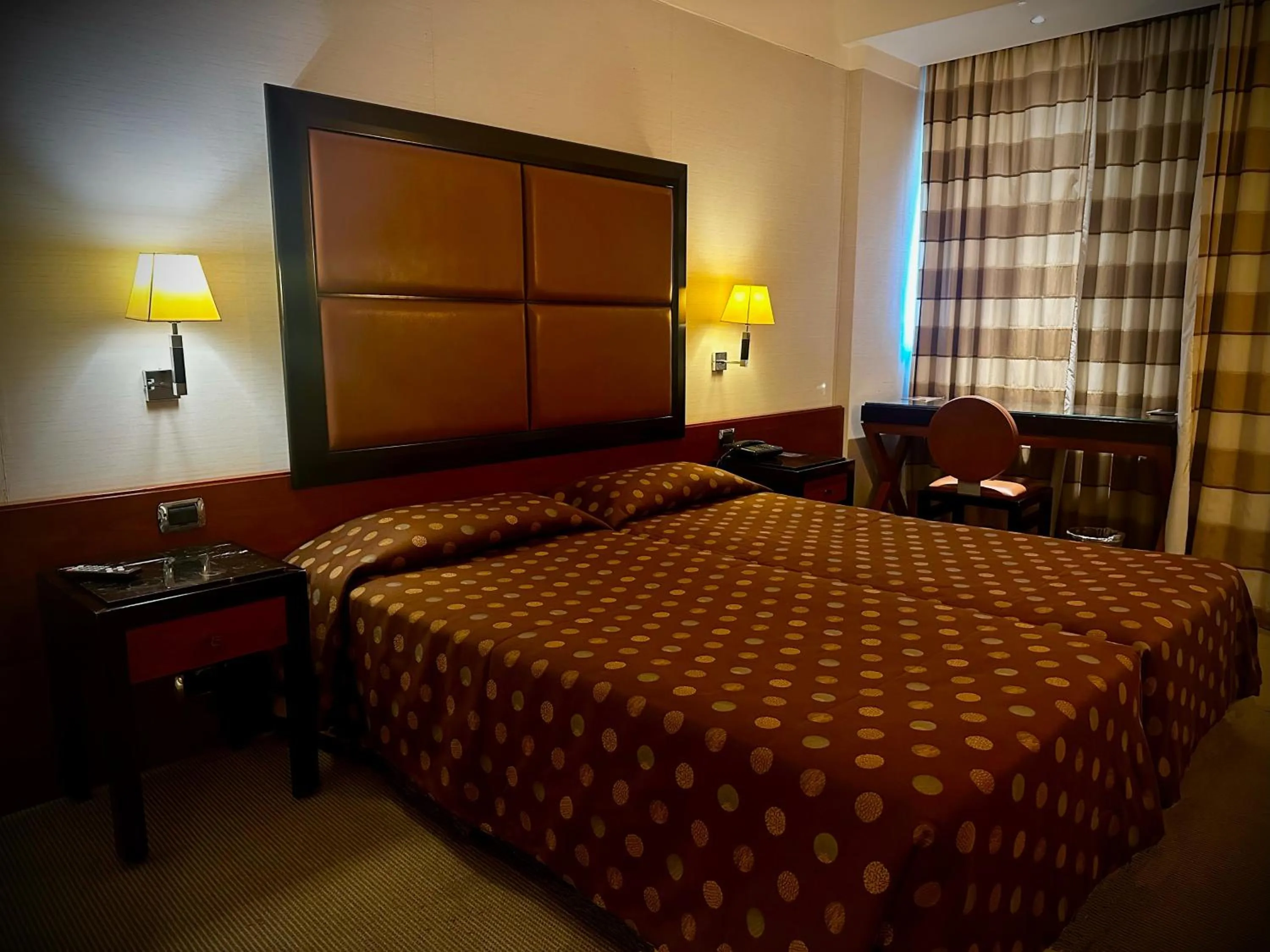 Bedroom, Bed in Ergife Palace Hotel