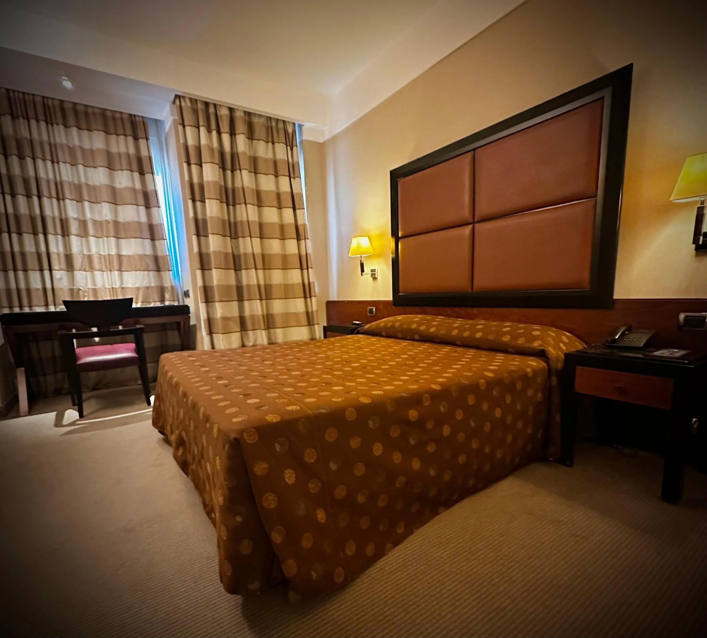 Bedroom, Bed in Ergife Palace Hotel