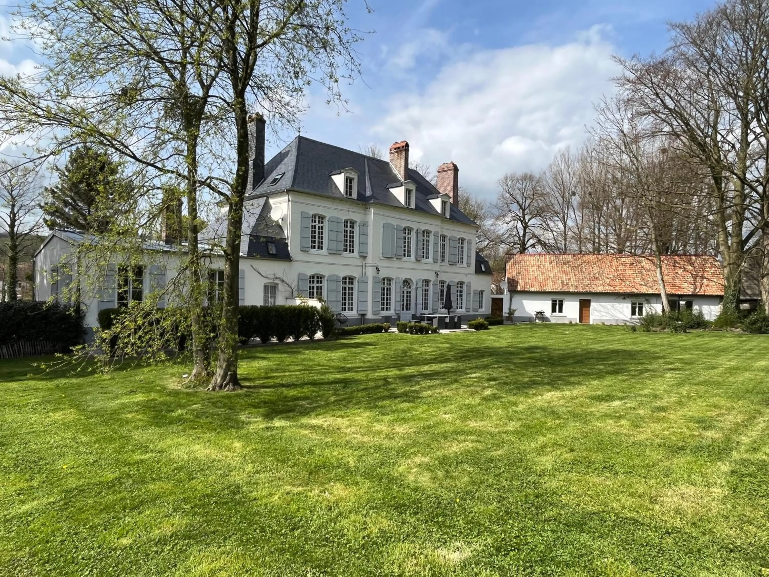 Property building in Domaine de la Course