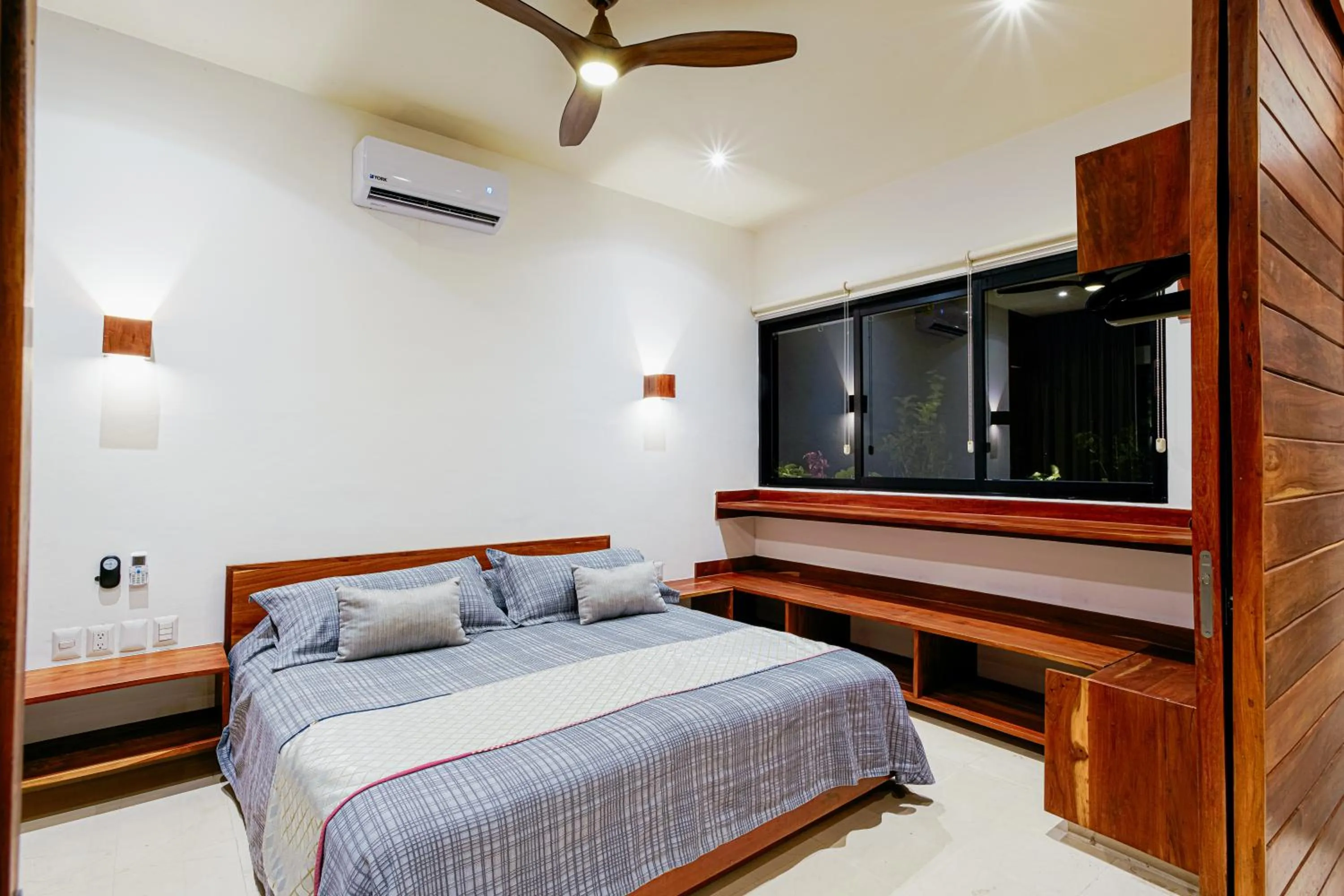 Photo of the whole room, Bed in Tulsayab luxury development