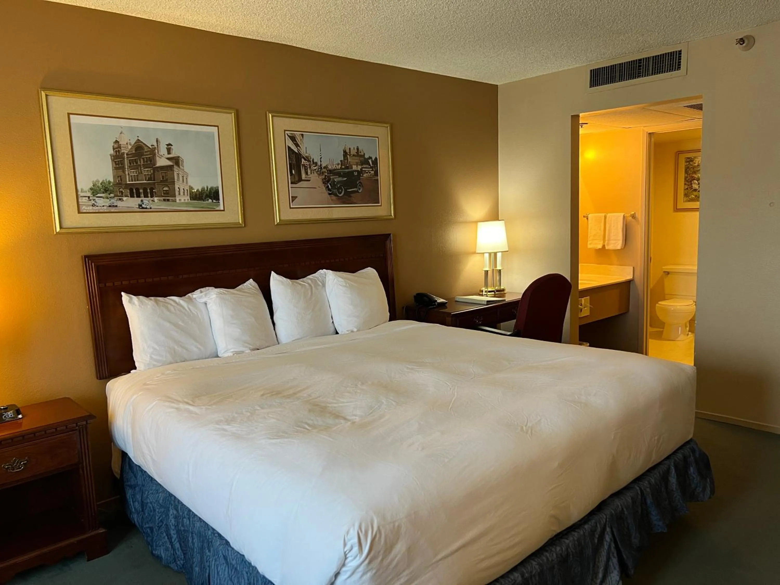 Bedroom, Bed in Hardman House