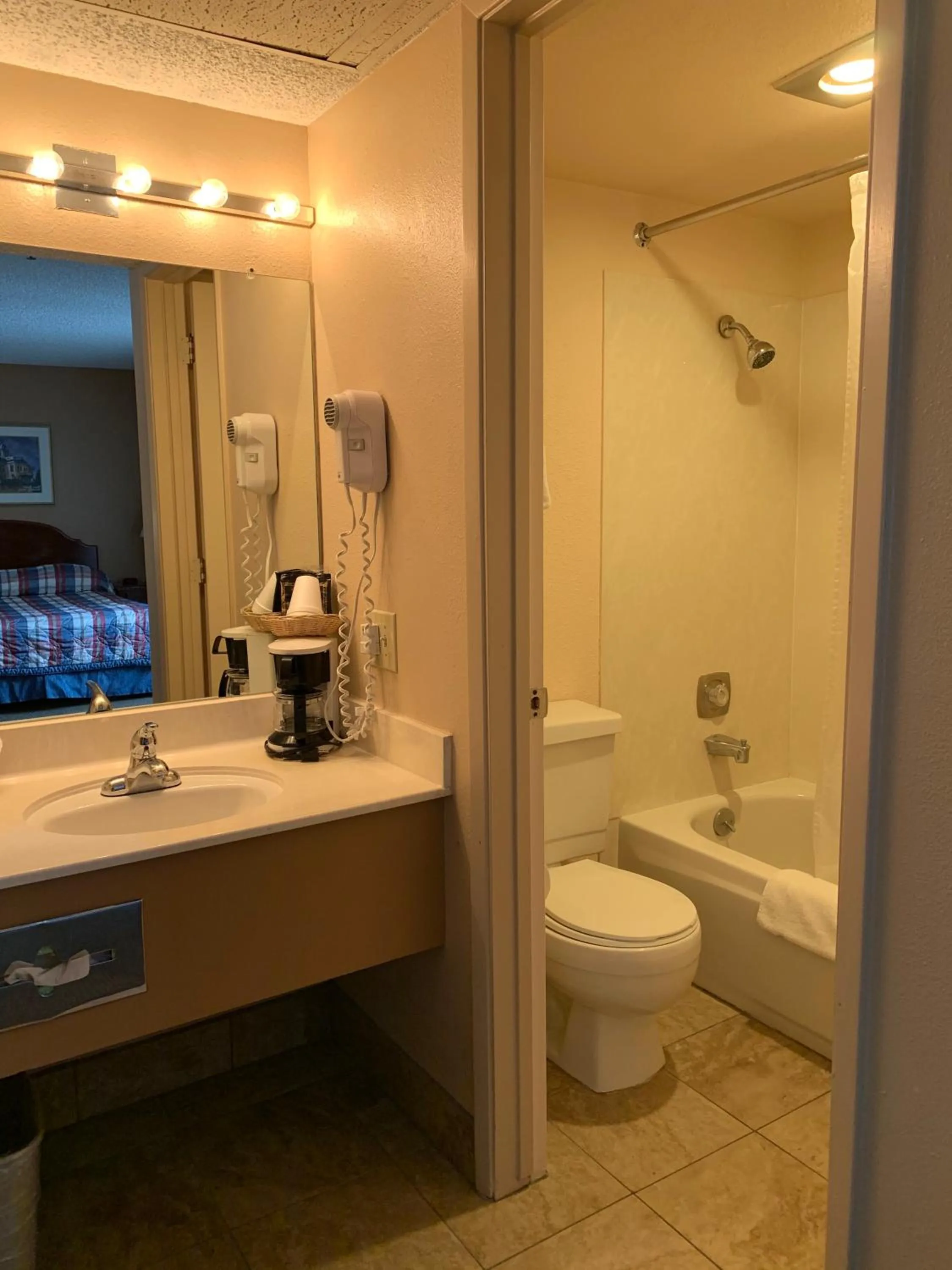 Shower in Hardman House