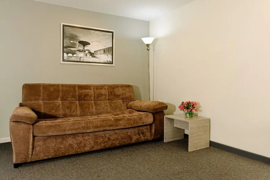 Seating area in Kasa Hotel & Suites