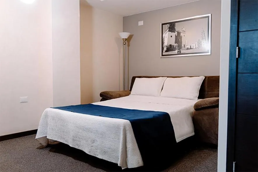 Living room, Bed in Kasa Hotel & Suites