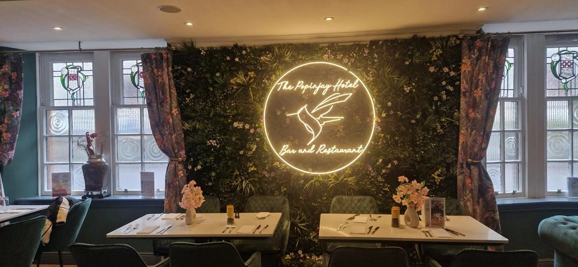 Restaurant/places to eat in The Popinjay Hotel