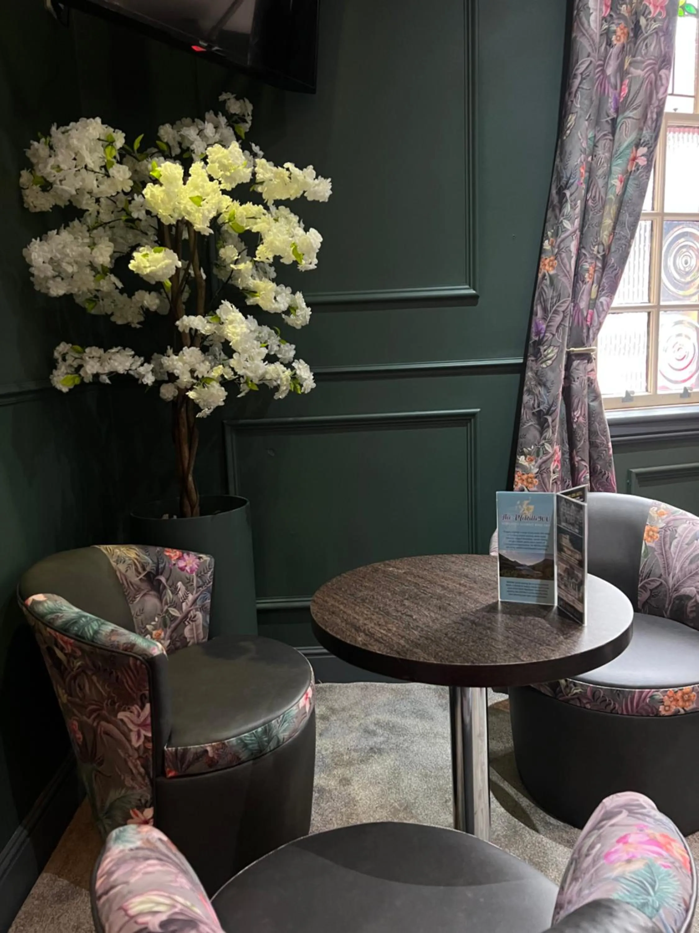 Lounge or bar in The Popinjay Hotel