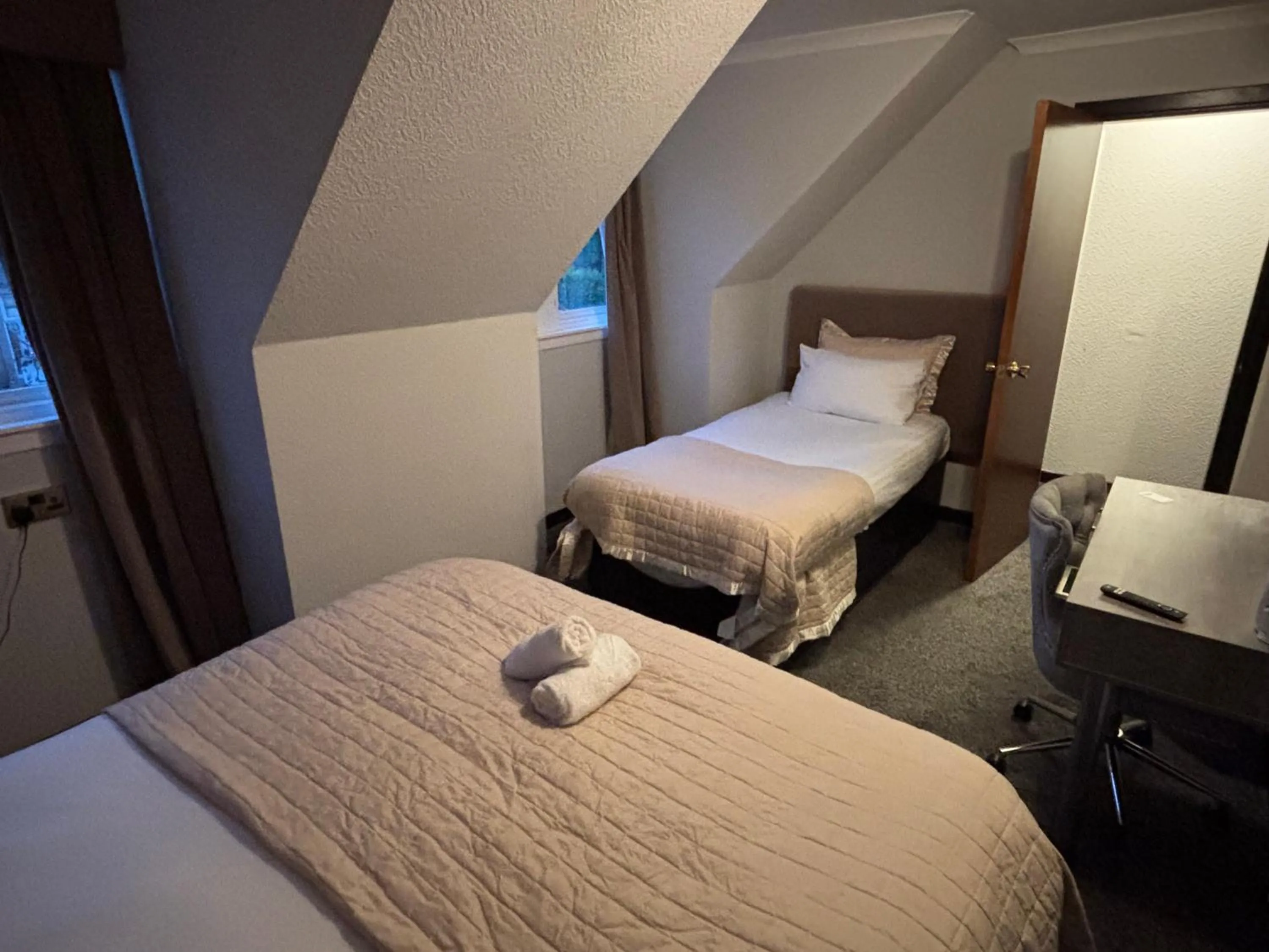 Bed in The Popinjay Hotel