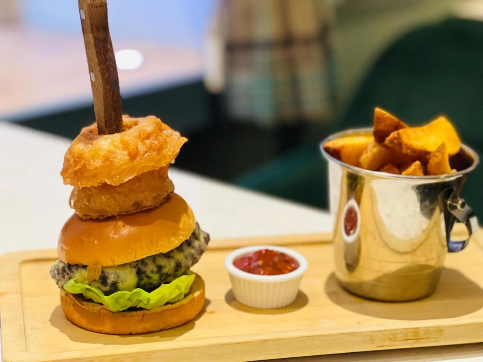 Restaurant/places to eat in The Popinjay Hotel