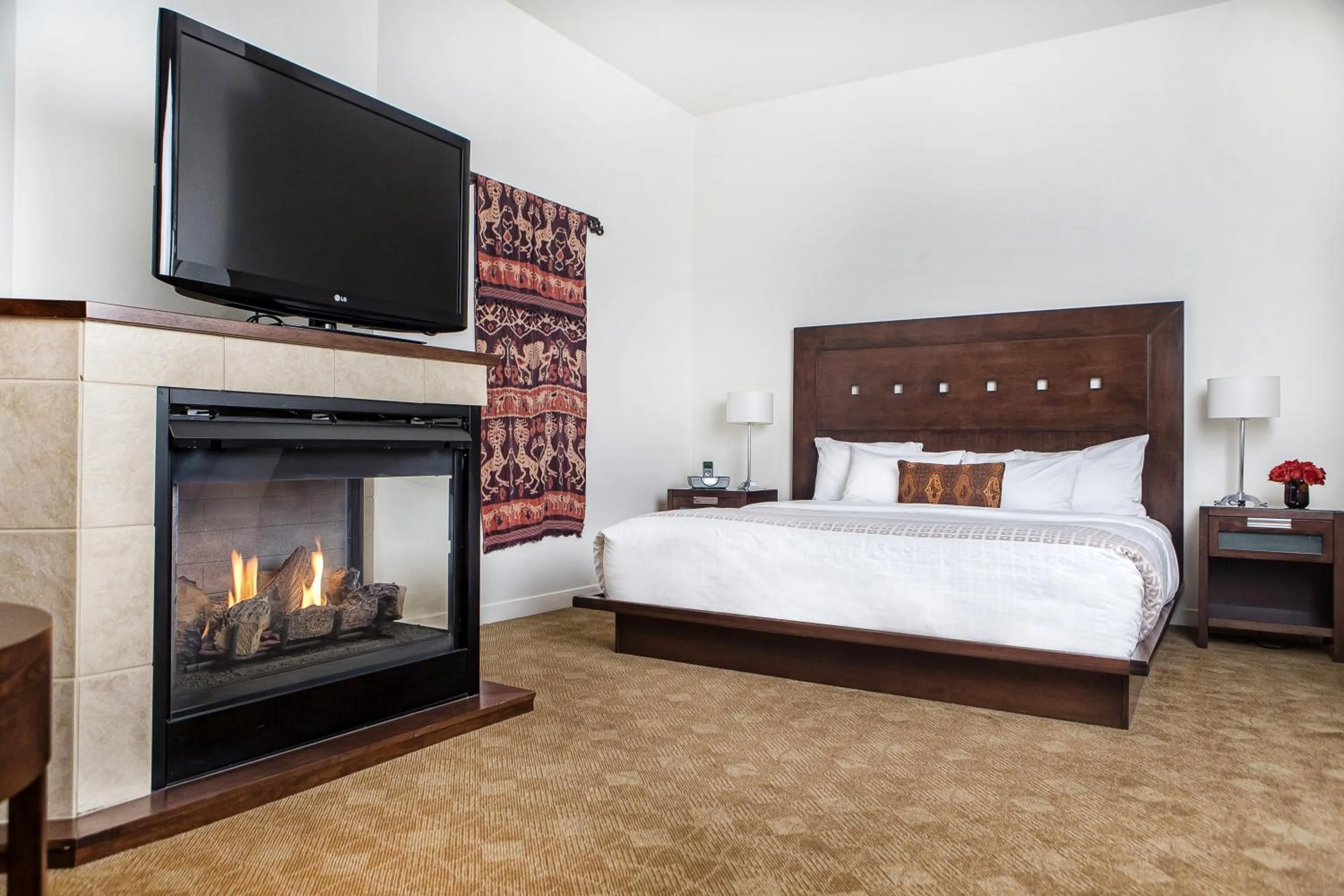 Bedroom, Bed in Metterra Hotel on Whyte