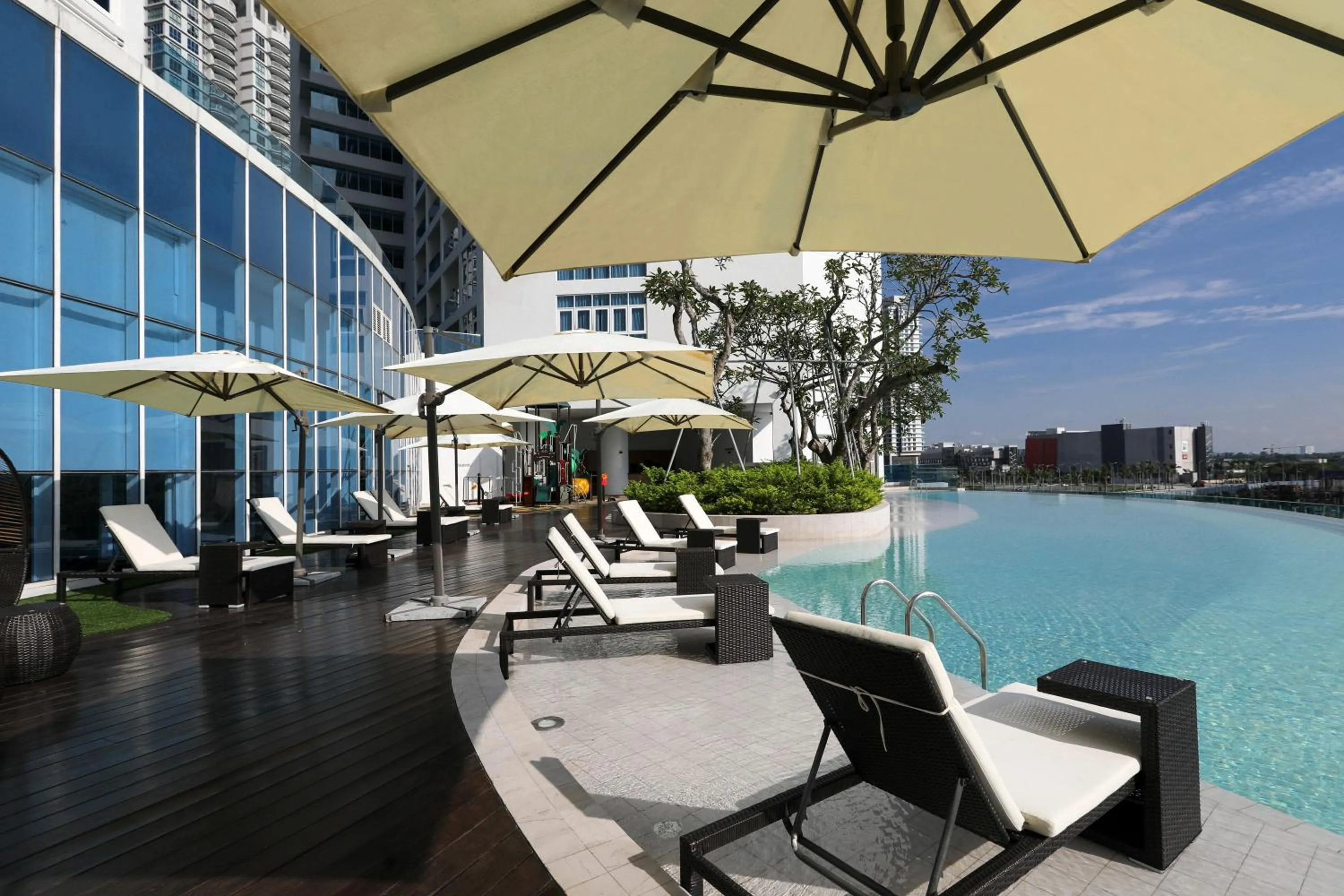 Day in Pinetree Marina Resort