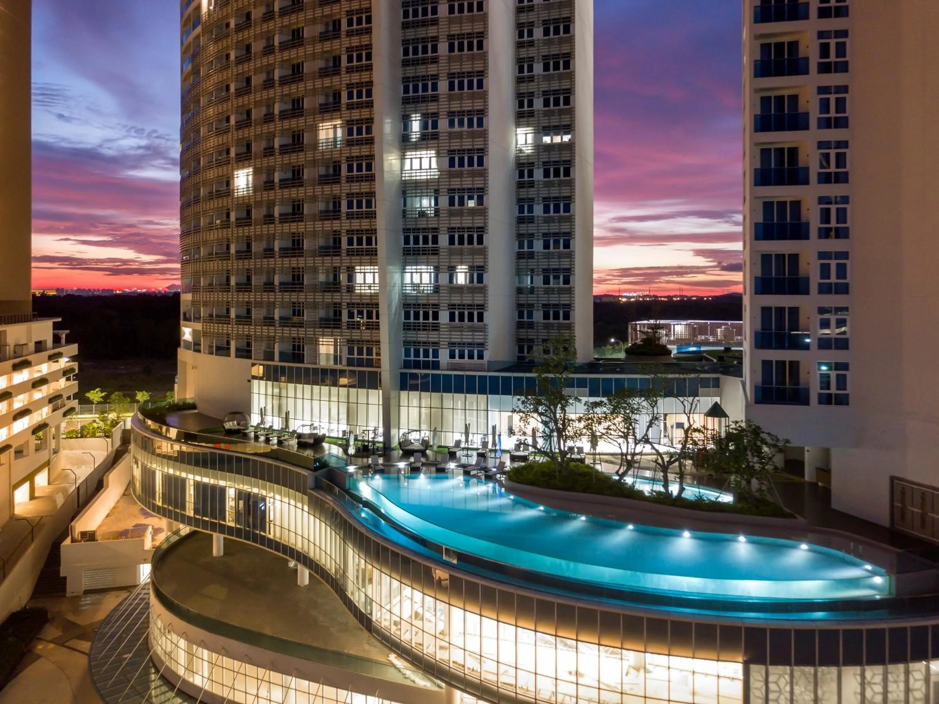 Property building in Pinetree Marina Resort