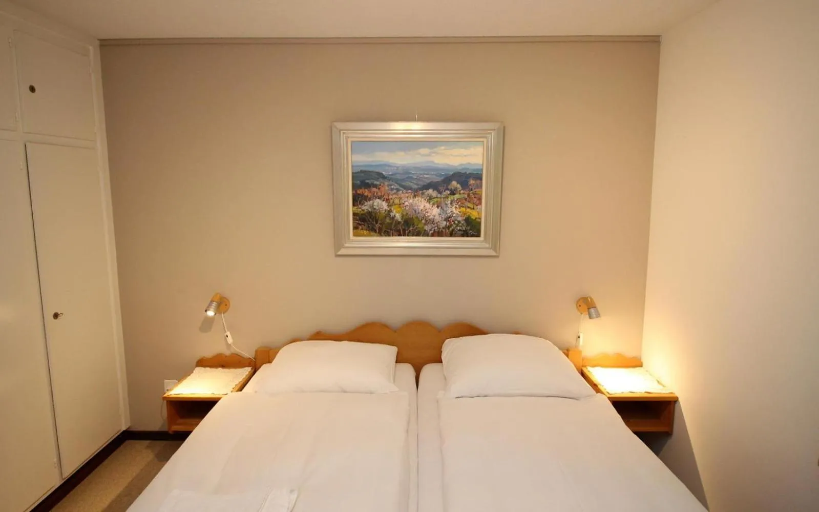 Bedroom, Bed in Mulin