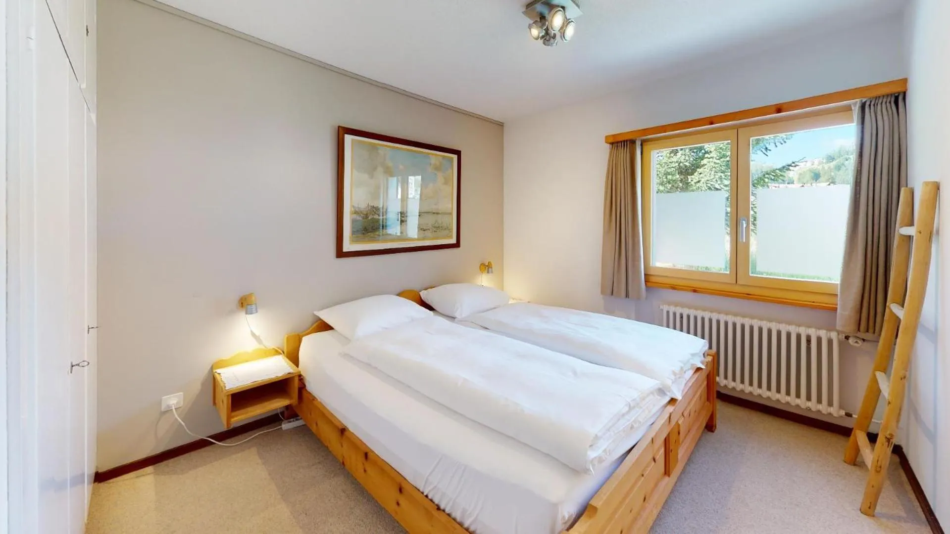Bedroom, Bed in Mulin