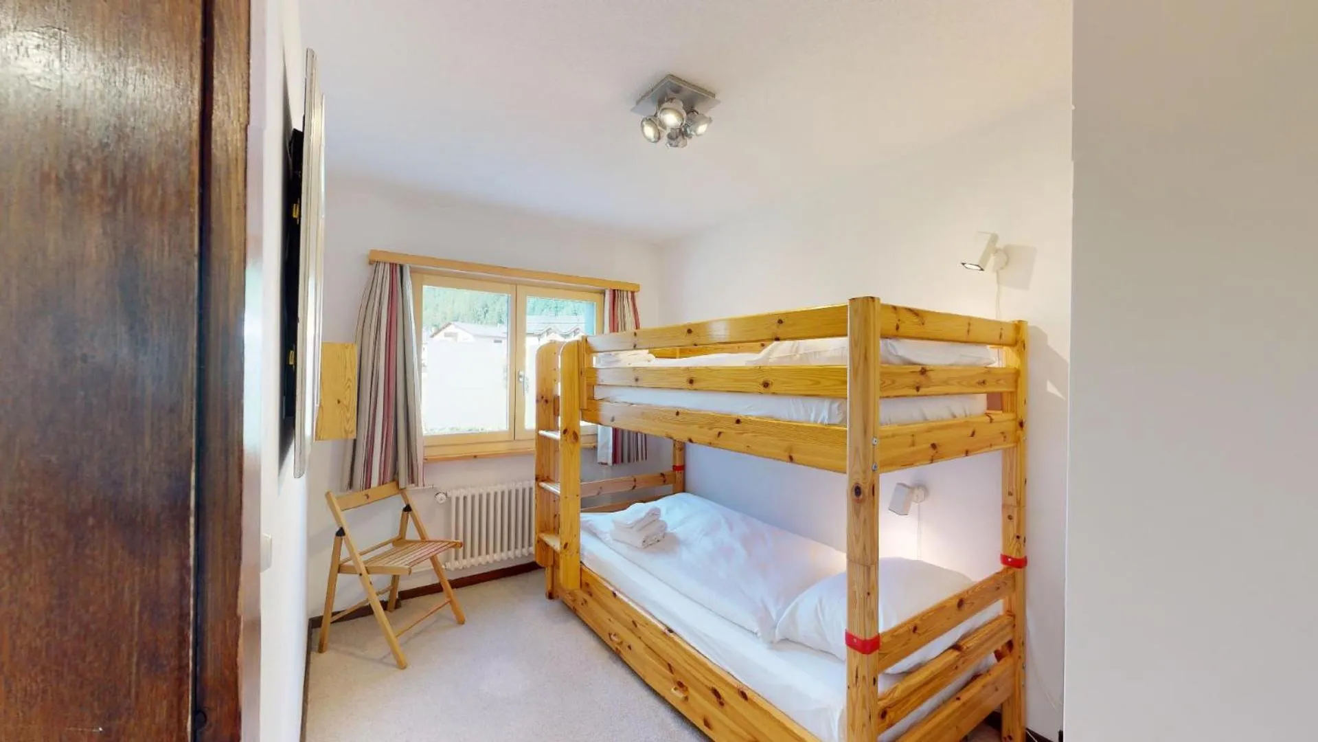 Bedroom, Bed in Mulin