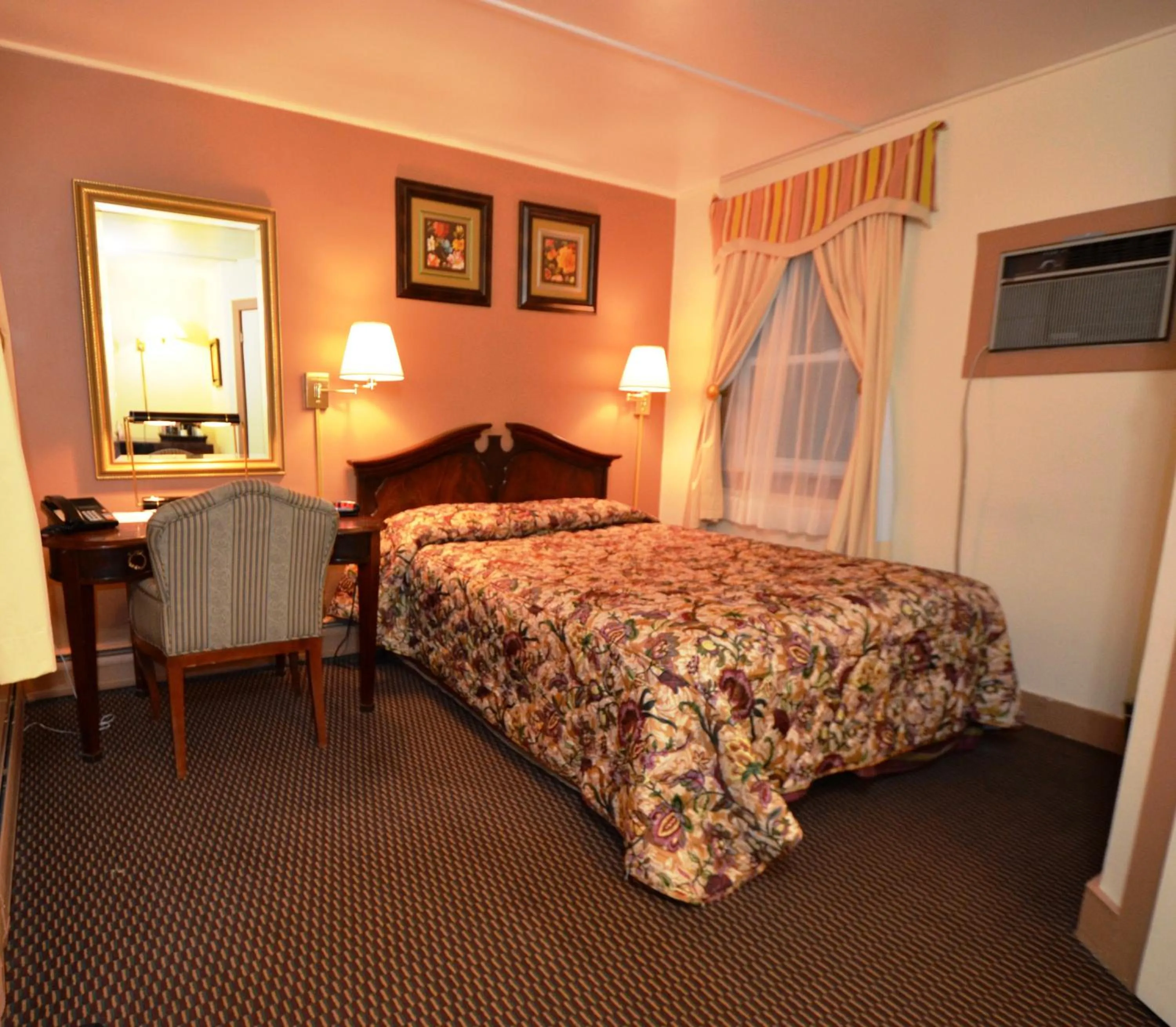 Photo of the whole room, Bed in Williamstown Motel