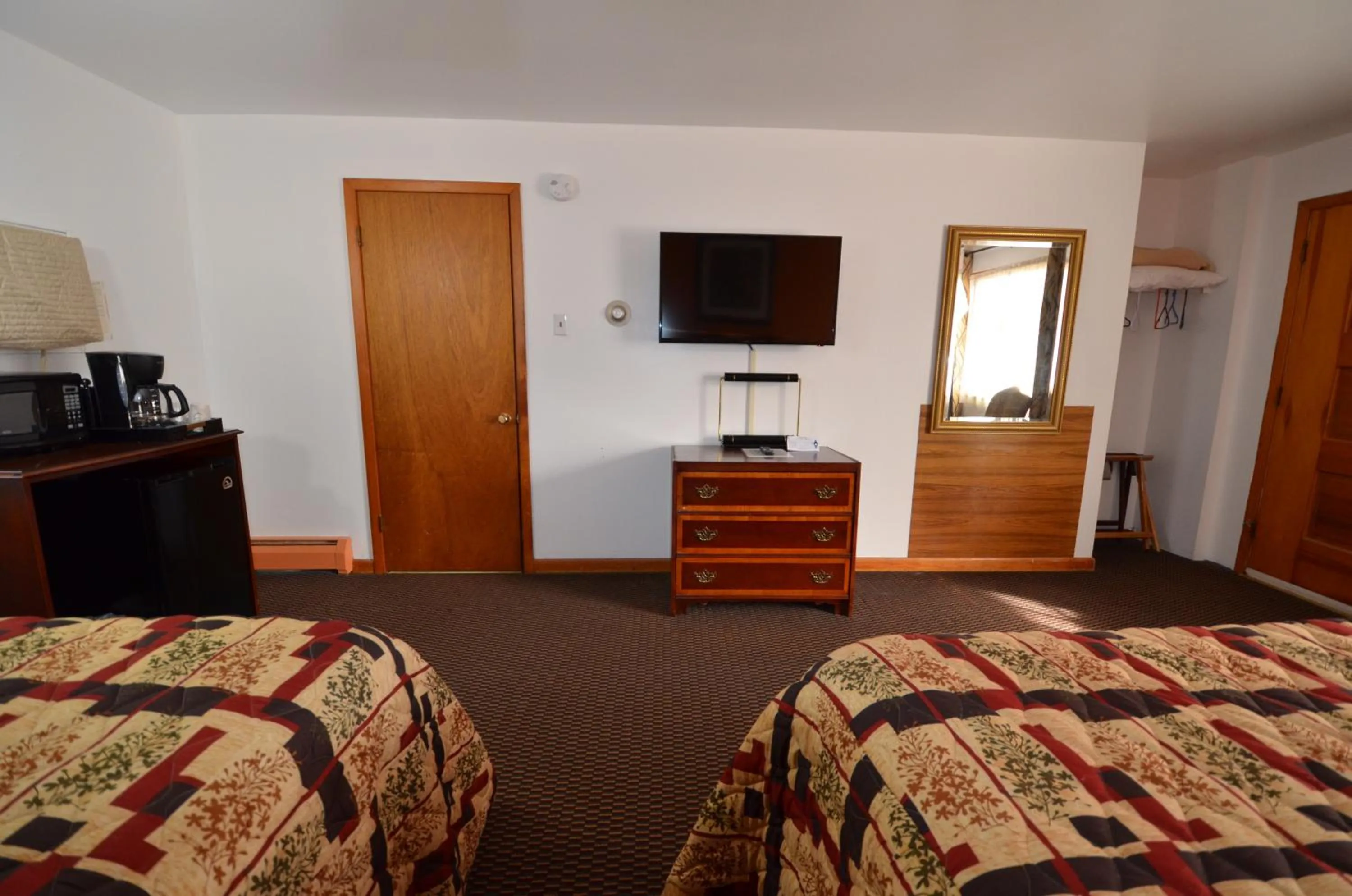 Photo of the whole room, Bed in Williamstown Motel