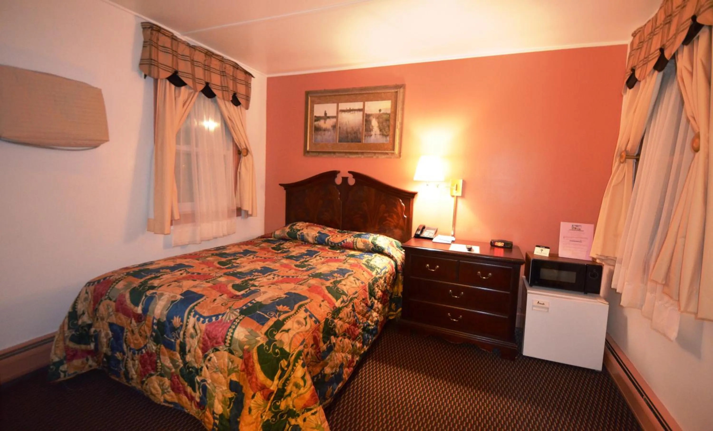 Photo of the whole room, Bed in Williamstown Motel