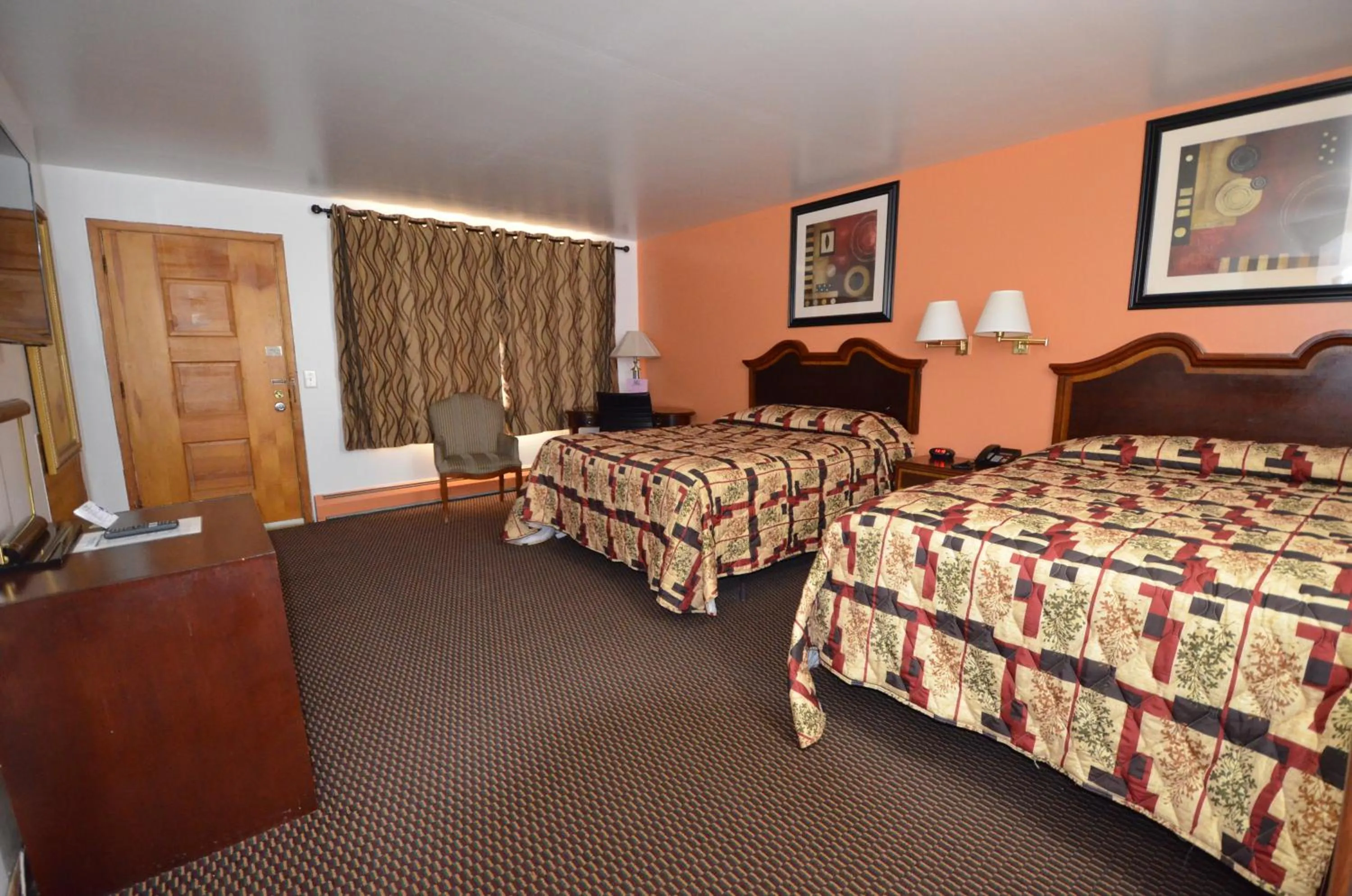 Photo of the whole room, Bed in Williamstown Motel