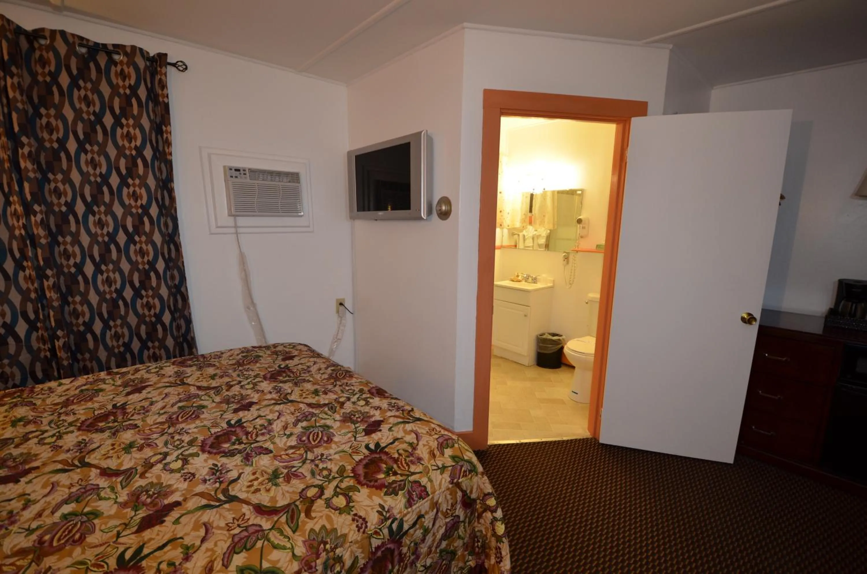 Other, Bed in Williamstown Motel