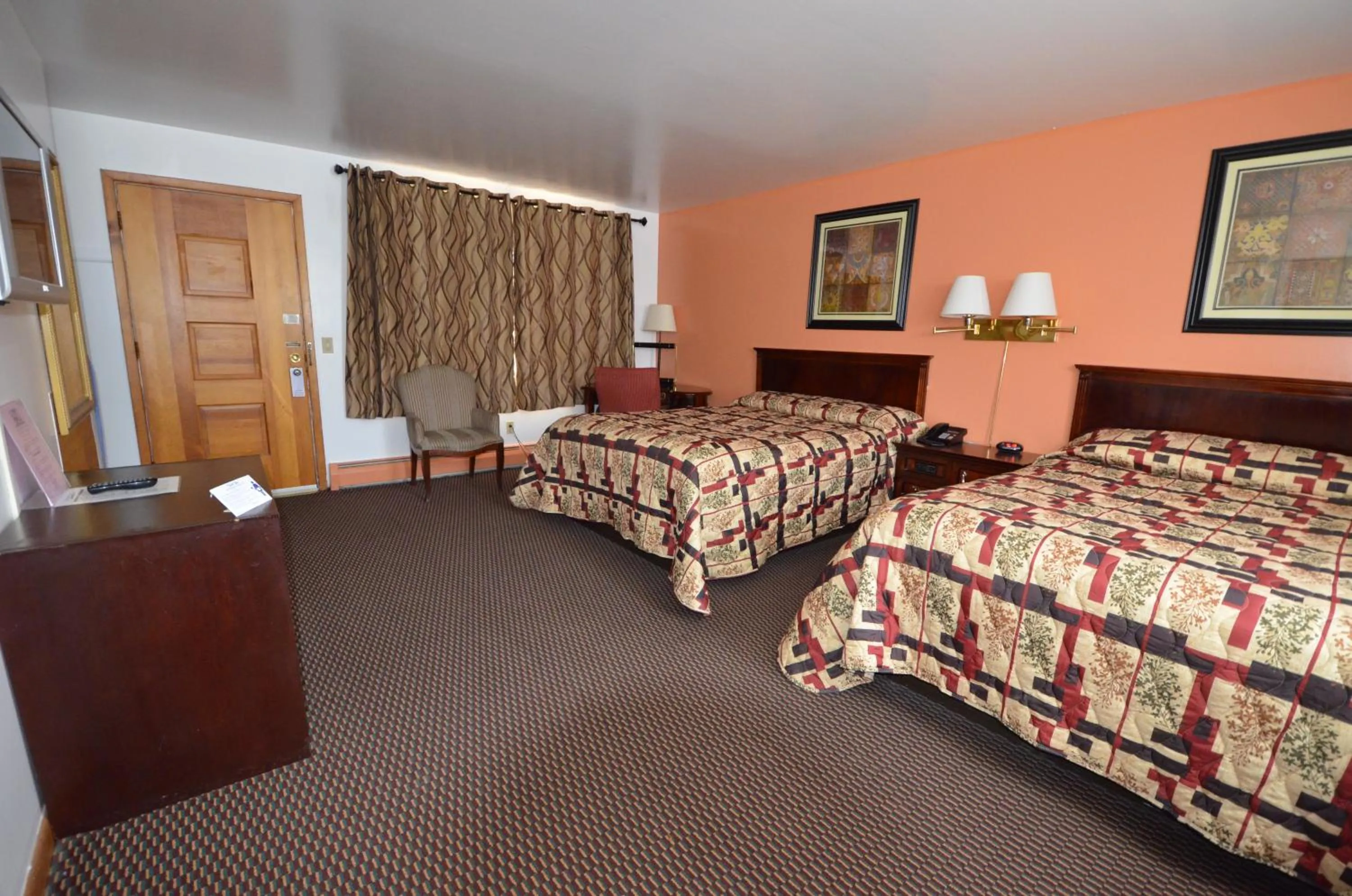 Photo of the whole room, Bed in Williamstown Motel